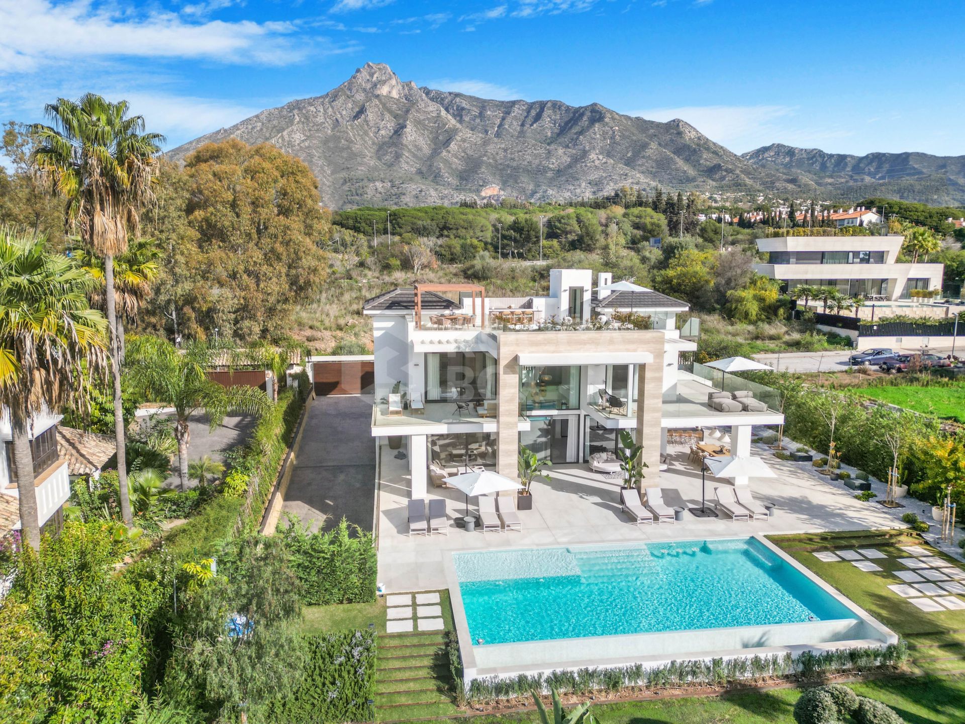 Brand-New Designer Villa with Sea Views & Touristic License on Marbella’s Golden Mile