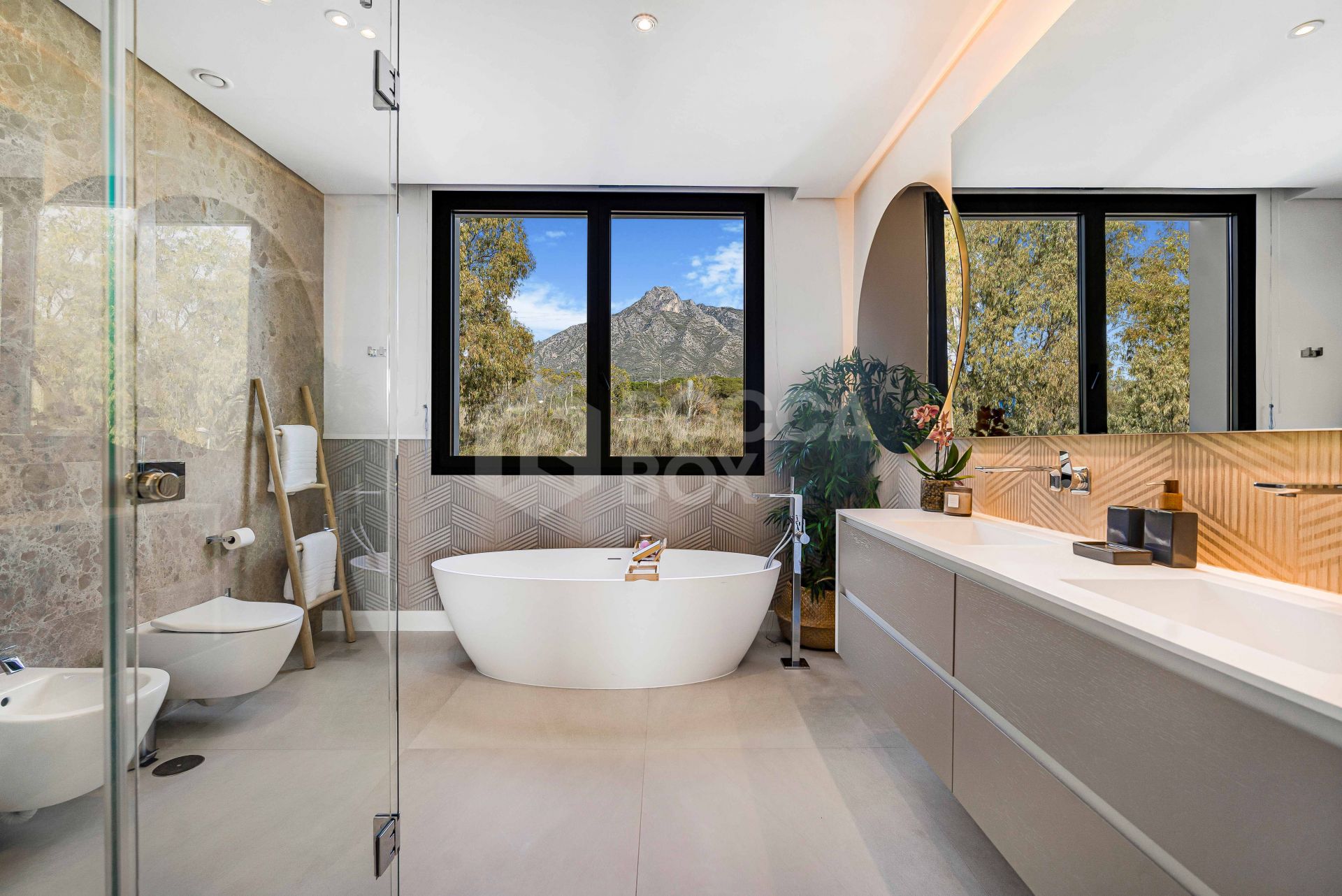 Brand-New Designer Villa with Sea Views & Touristic License on Marbella’s Golden Mile