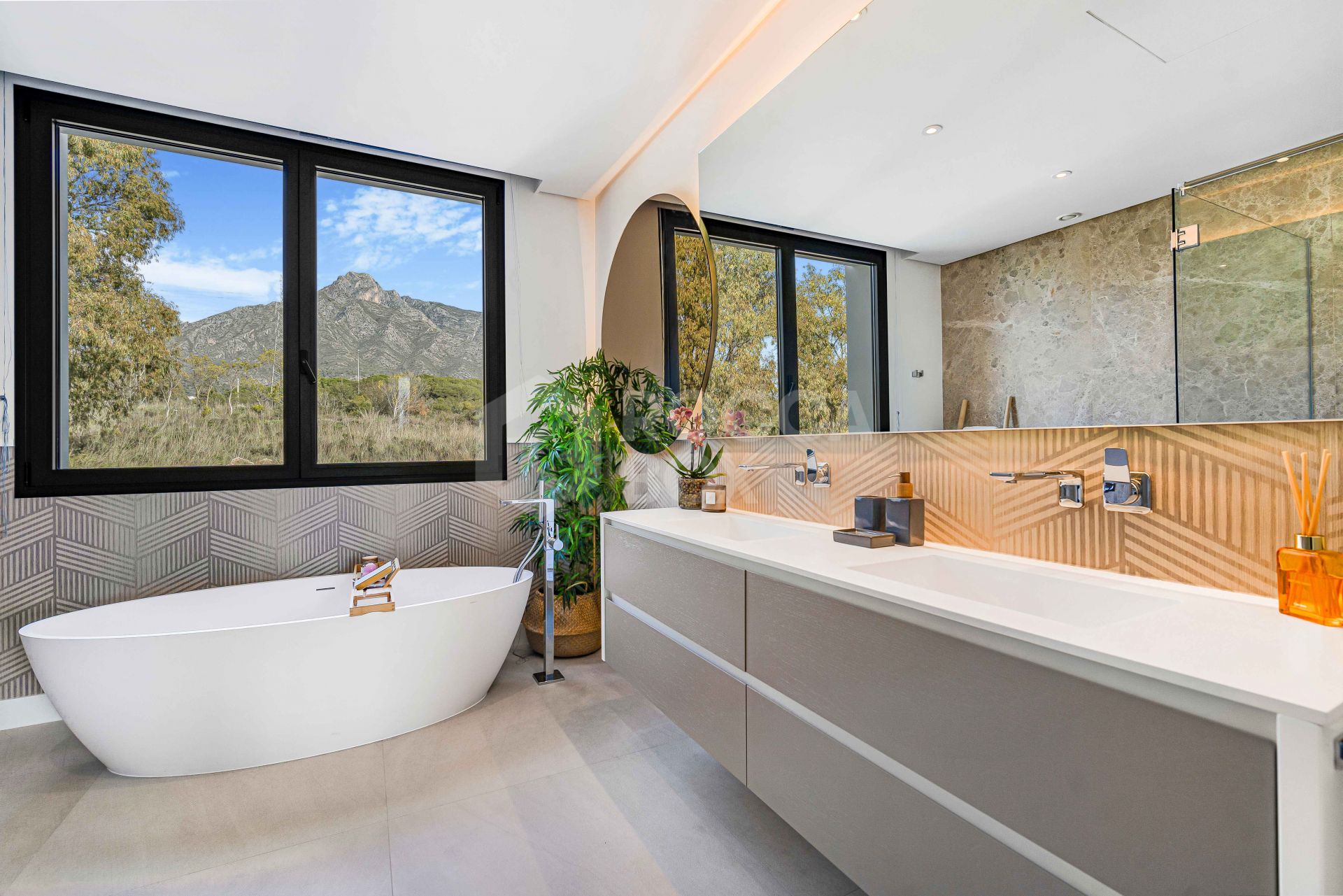 Brand-New Designer Villa with Sea Views & Touristic License on Marbella’s Golden Mile