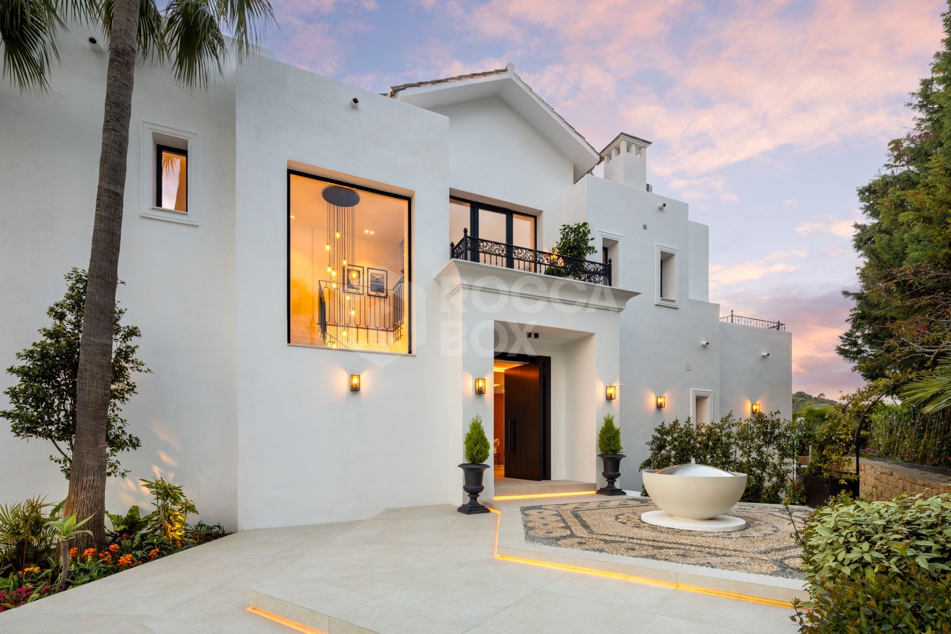Modern Mediterranean Elegance with Golf and Sea Views in Los Arqueros