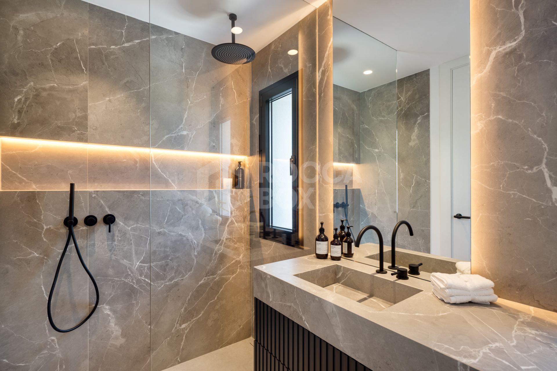 Modern Mediterranean Elegance with Golf and Sea Views in Los Arqueros
