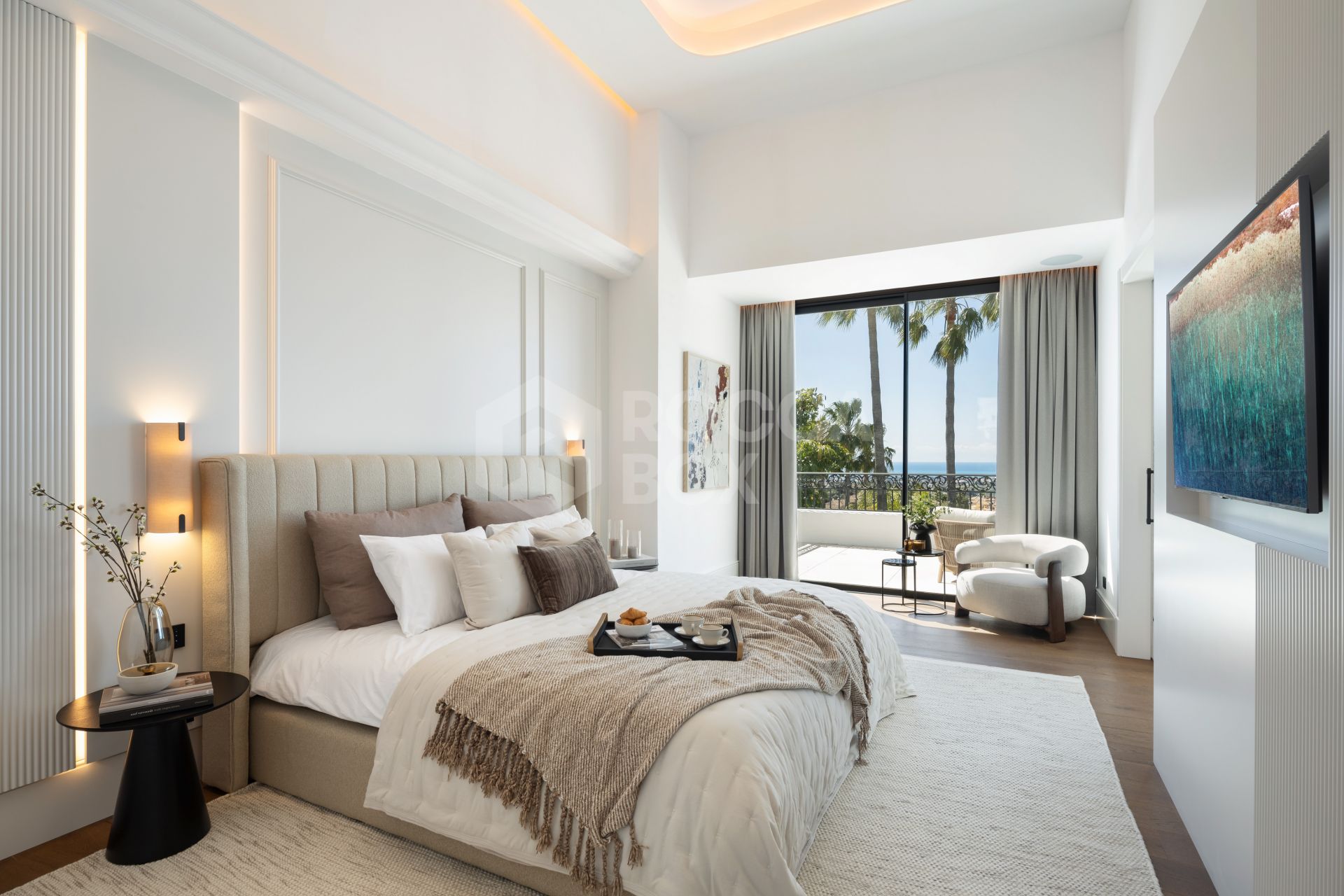 Modern Mediterranean Elegance with Golf and Sea Views in Los Arqueros