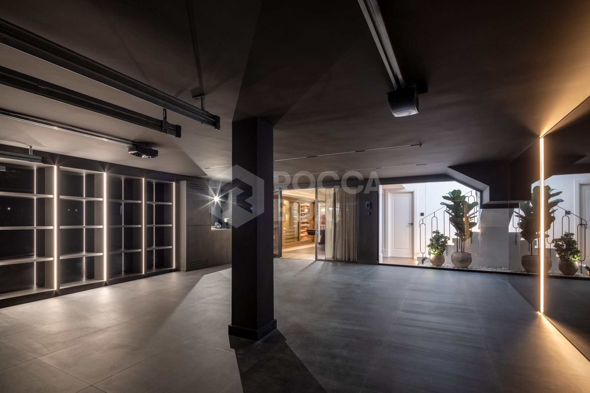 Modern Mediterranean Elegance with Golf and Sea Views in Los Arqueros