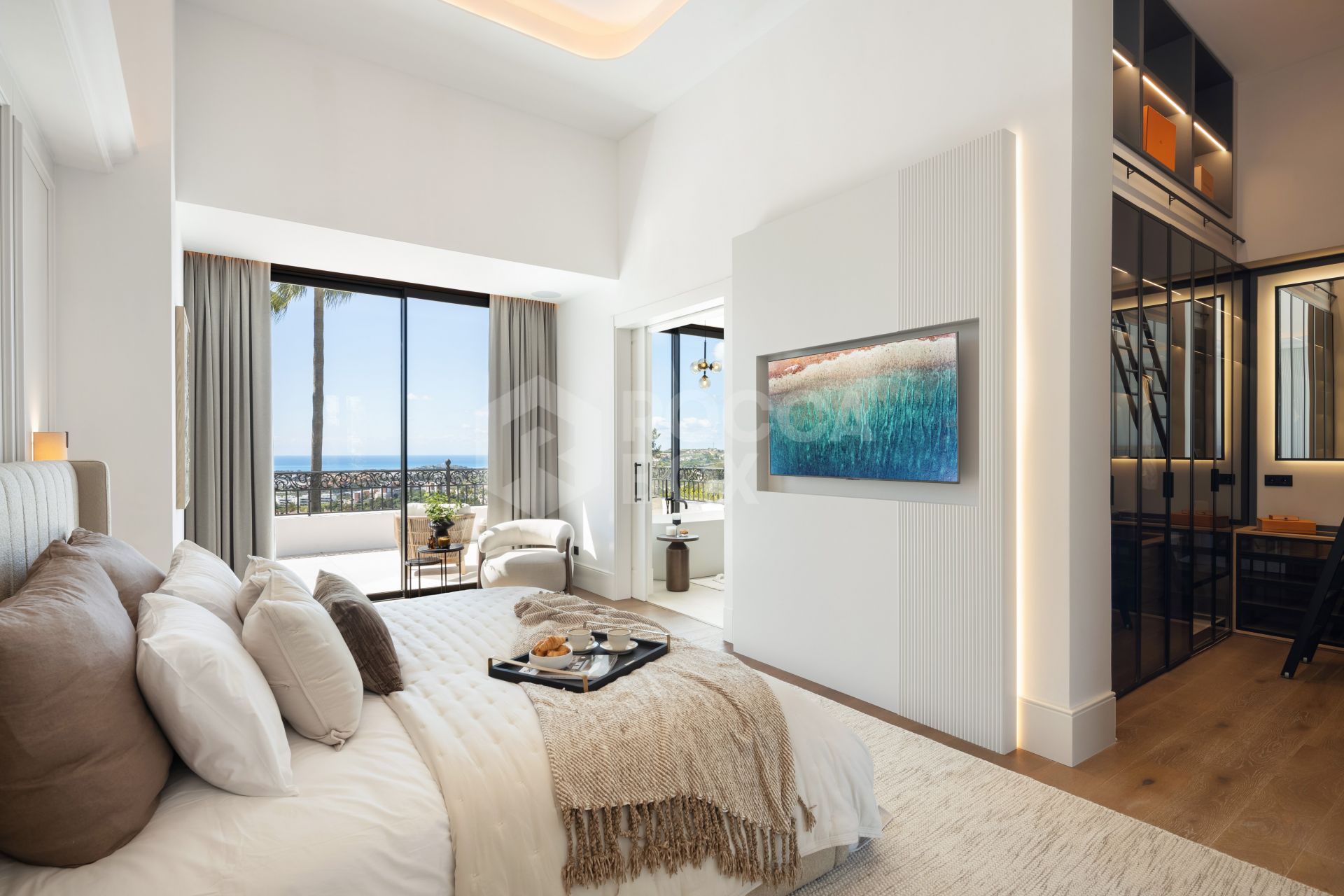 Modern Mediterranean Elegance with Golf and Sea Views in Los Arqueros