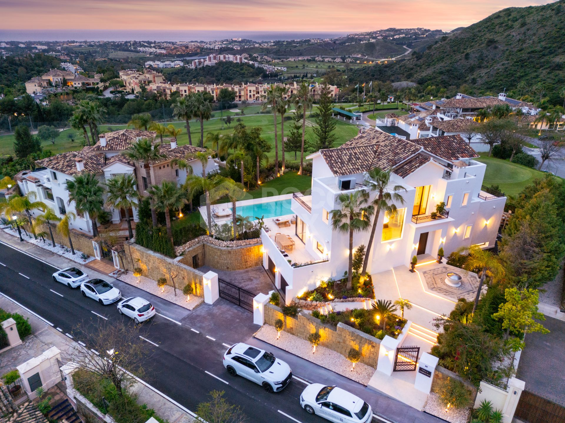 Modern Mediterranean Elegance with Golf and Sea Views in Los Arqueros