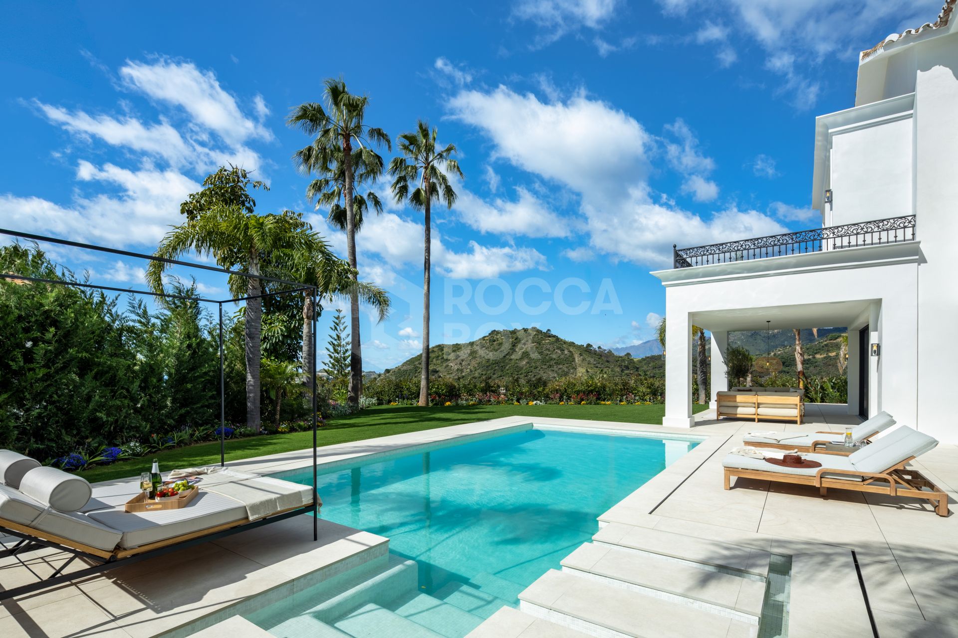 Modern Mediterranean Elegance with Golf and Sea Views in Los Arqueros