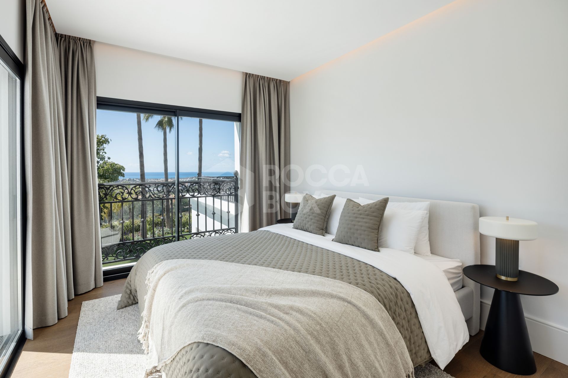 Modern Mediterranean Elegance with Golf and Sea Views in Los Arqueros