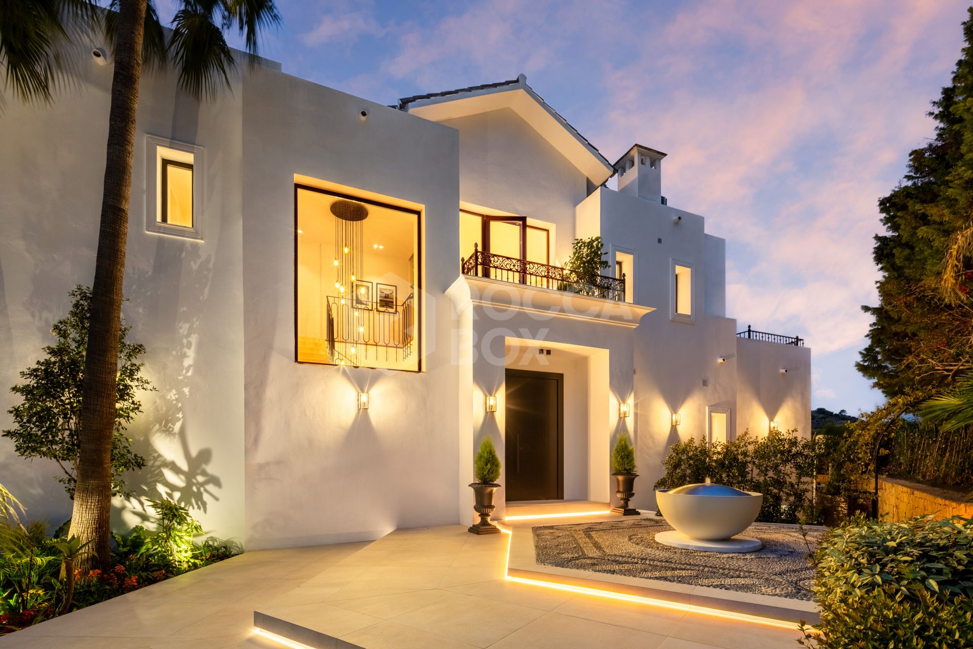 Modern Mediterranean Elegance with Golf and Sea Views in Los Arqueros