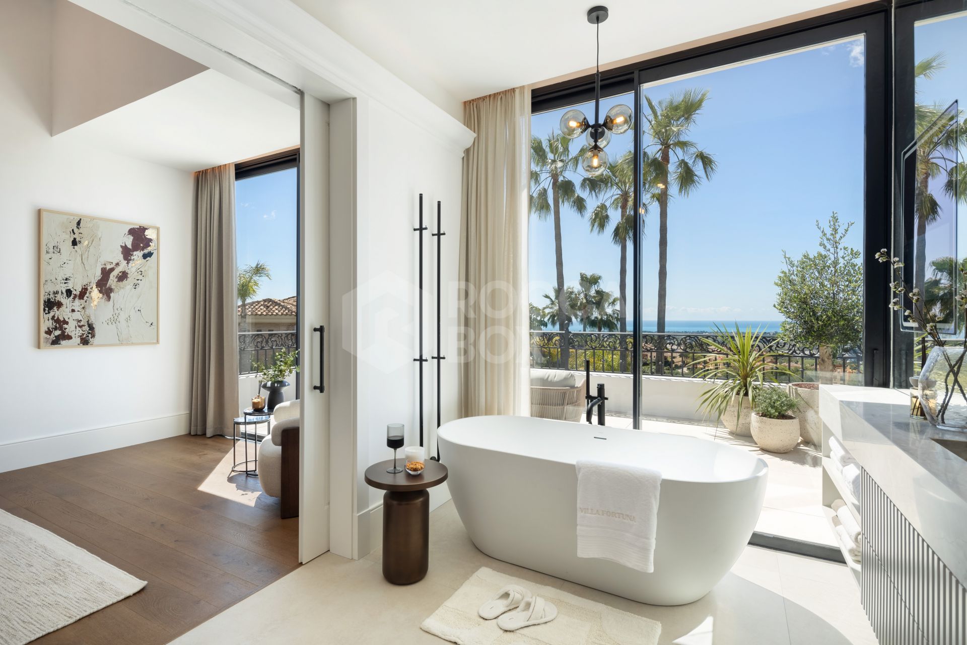 Modern Mediterranean Elegance with Golf and Sea Views in Los Arqueros