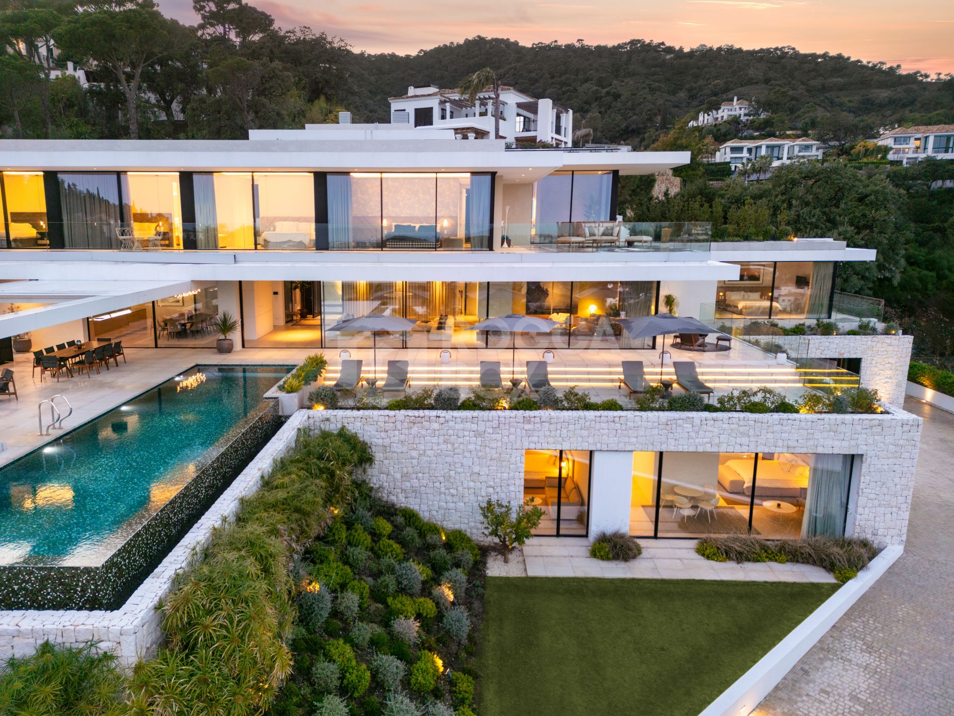 Sleek Modern Masterpiece with Sea Views, Infinity Pool & Spa-Level Amenities