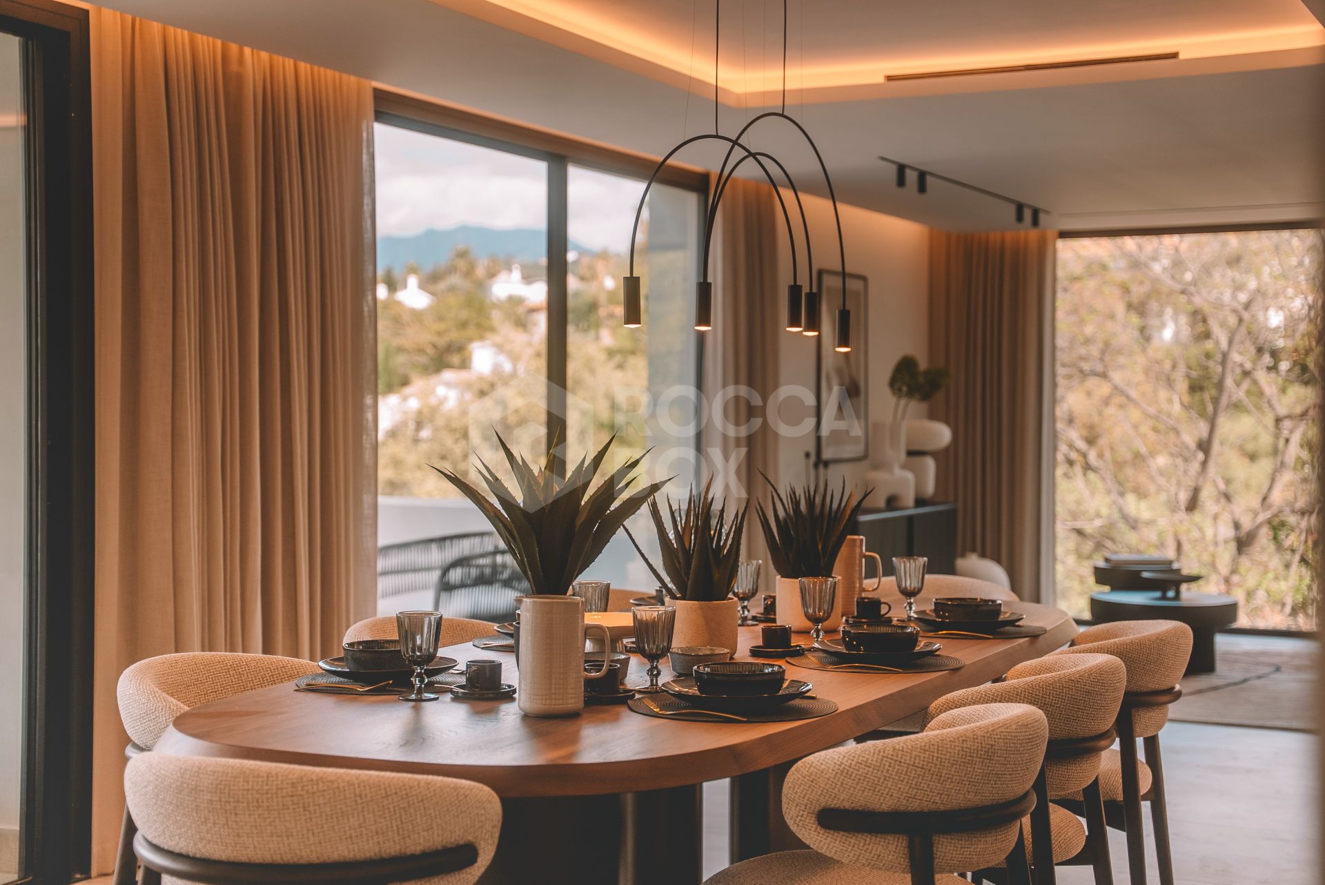 6-Bedroom Contemporary Villa with Pool, Gardens & Luxury Finishes in El Rosario