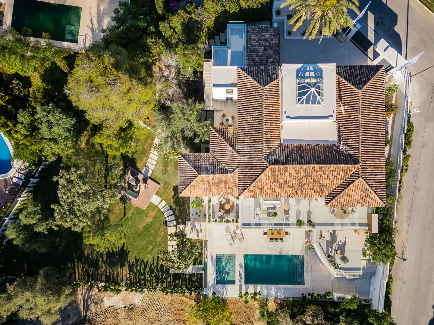 6-Bedroom Contemporary Villa with Pool, Gardens & Luxury Finishes in El Rosario