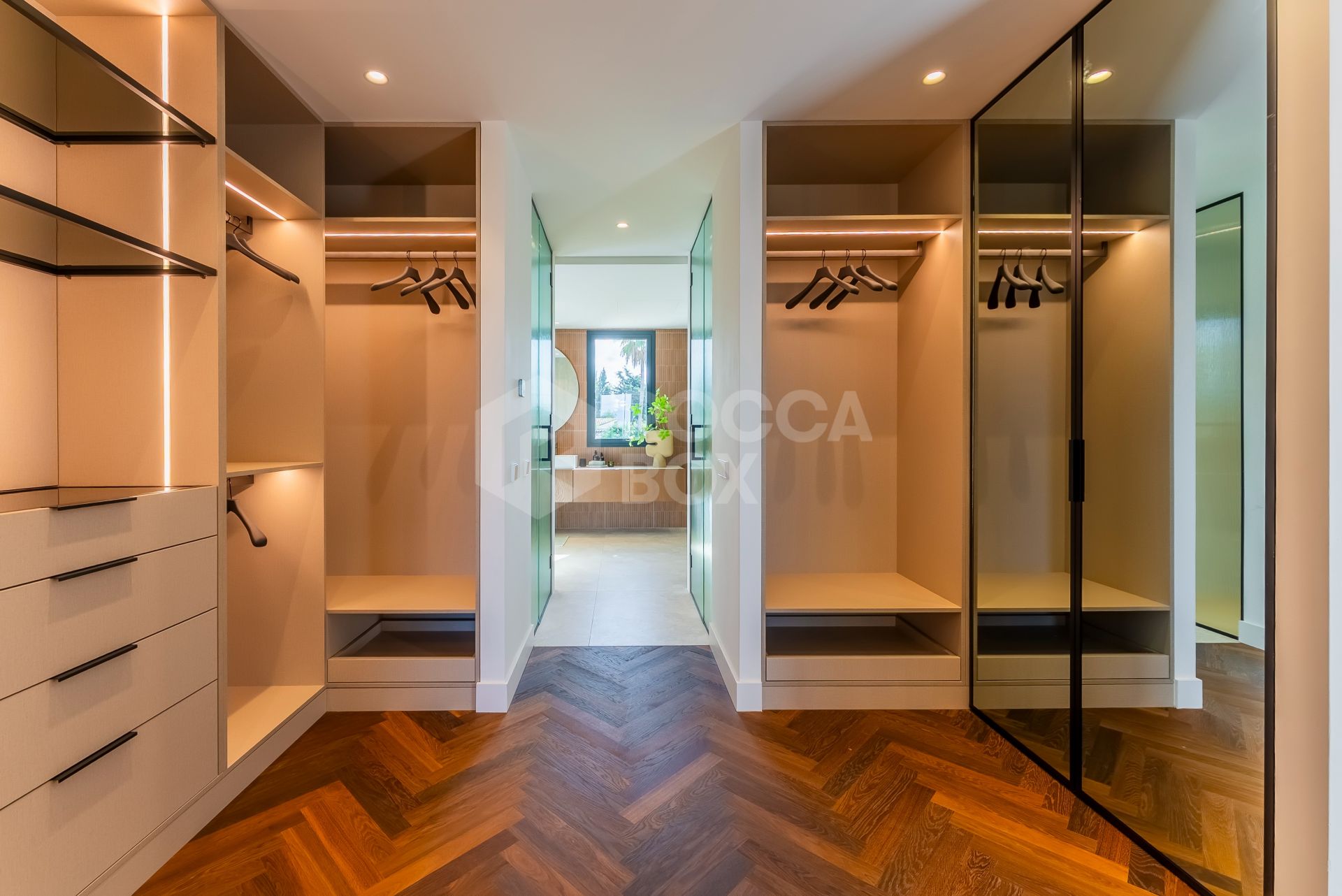 6-Bedroom Contemporary Villa with Pool, Gardens & Luxury Finishes in El Rosario