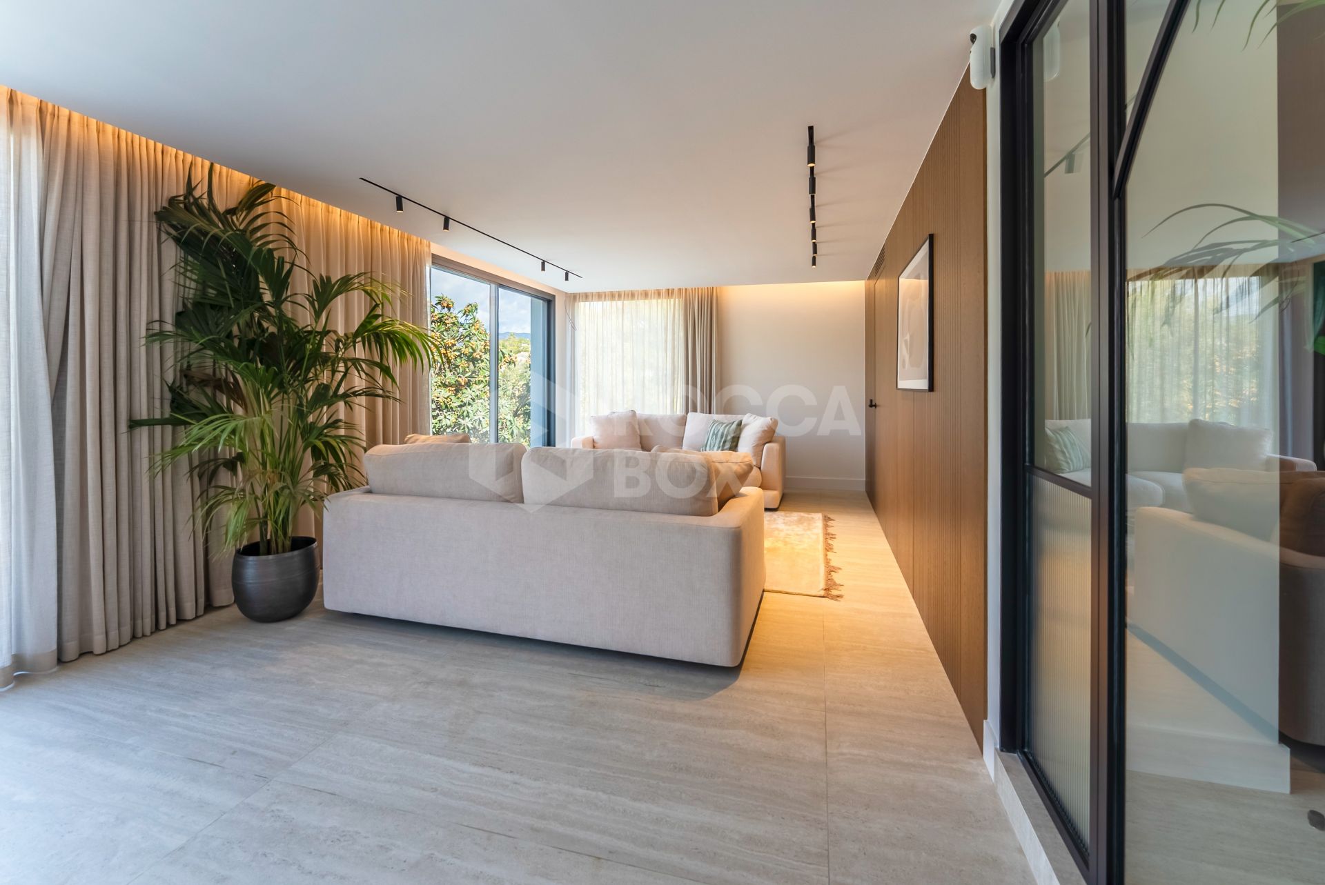 6-Bedroom Contemporary Villa with Pool, Gardens & Luxury Finishes in El Rosario