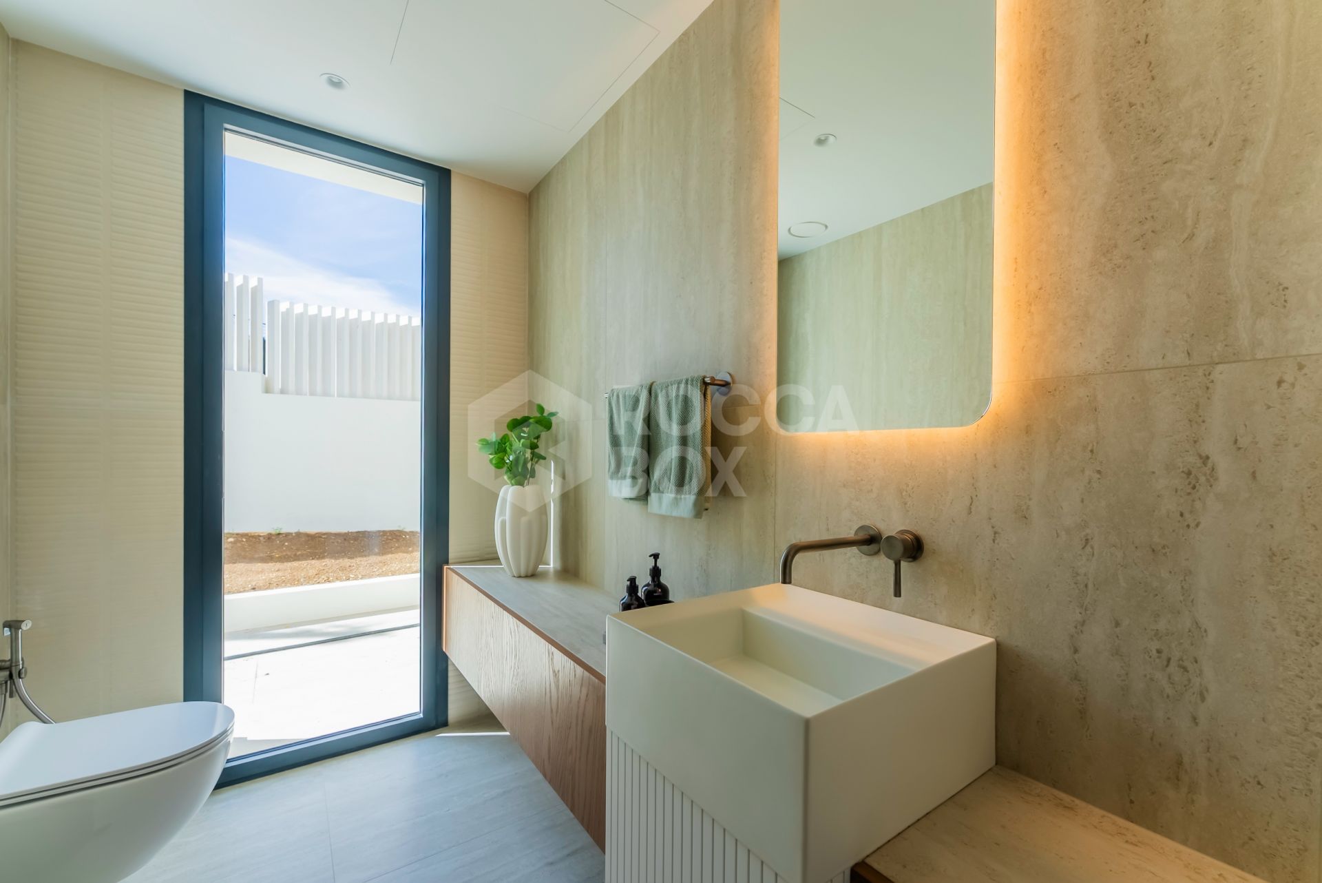 6-Bedroom Contemporary Villa with Pool, Gardens & Luxury Finishes in El Rosario