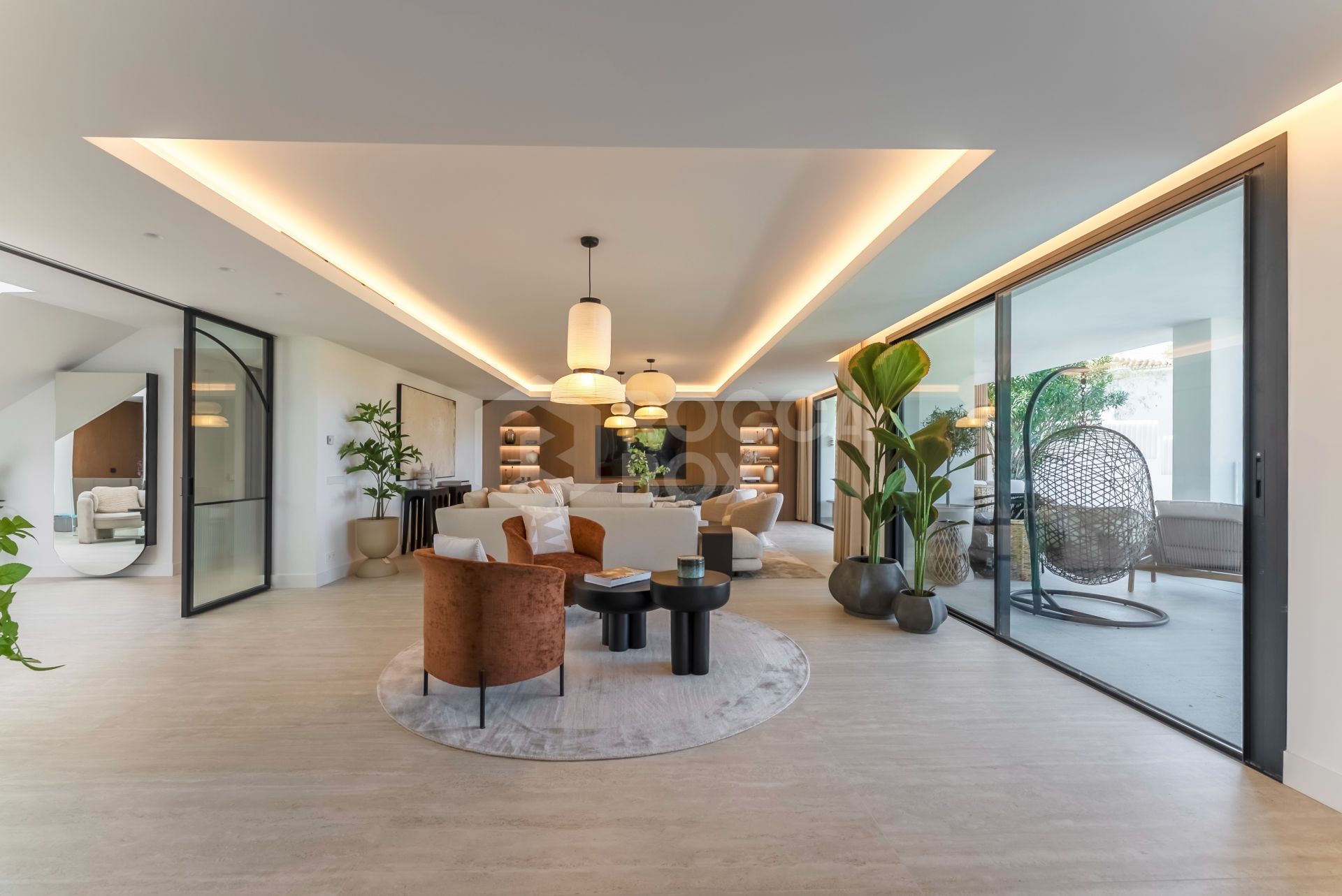 6-Bedroom Contemporary Villa with Pool, Gardens & Luxury Finishes in El Rosario