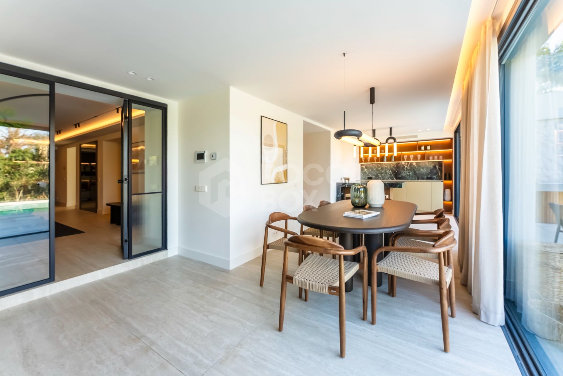 6-Bedroom Contemporary Villa with Pool, Gardens & Luxury Finishes in El Rosario