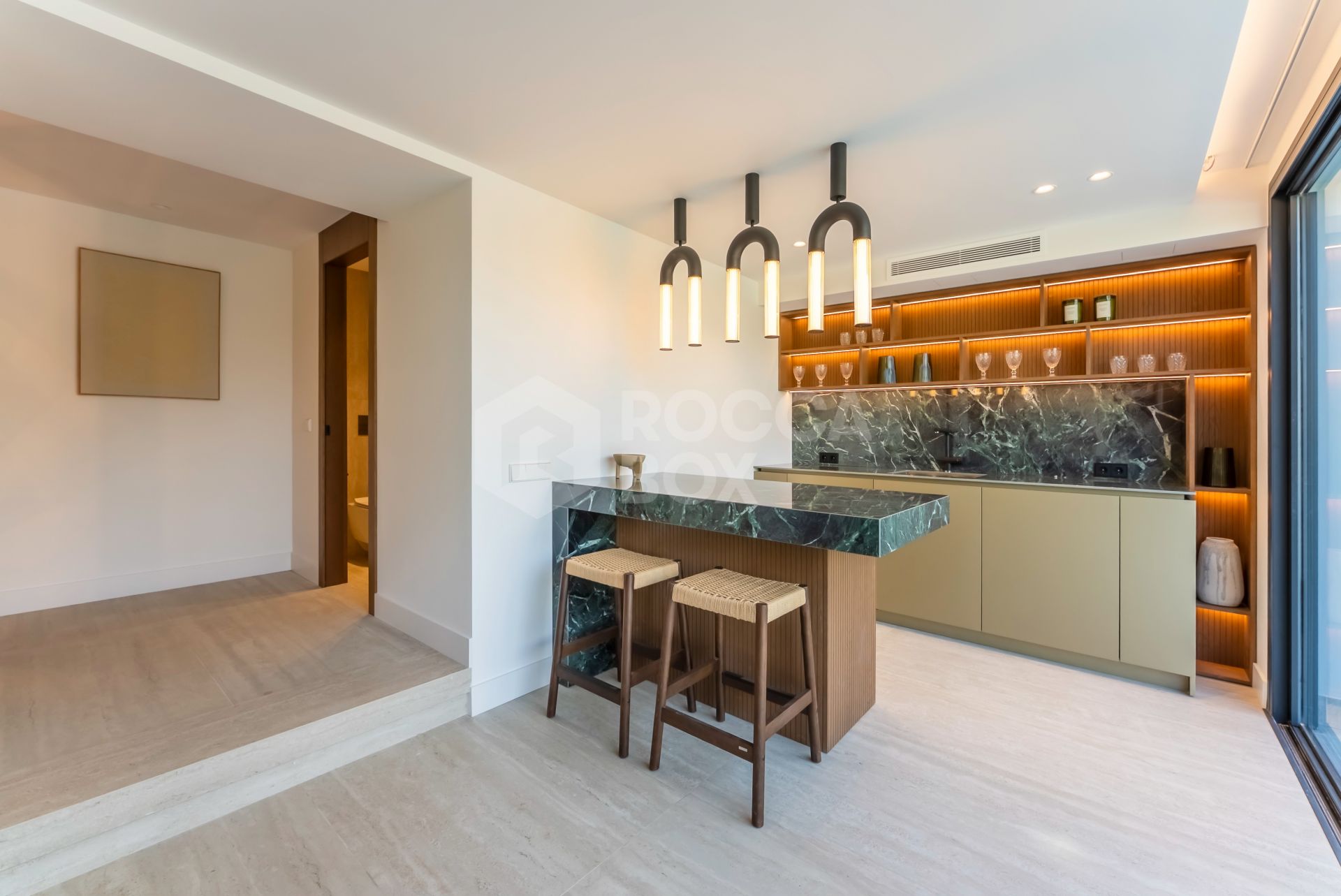 6-Bedroom Contemporary Villa with Pool, Gardens & Luxury Finishes in El Rosario