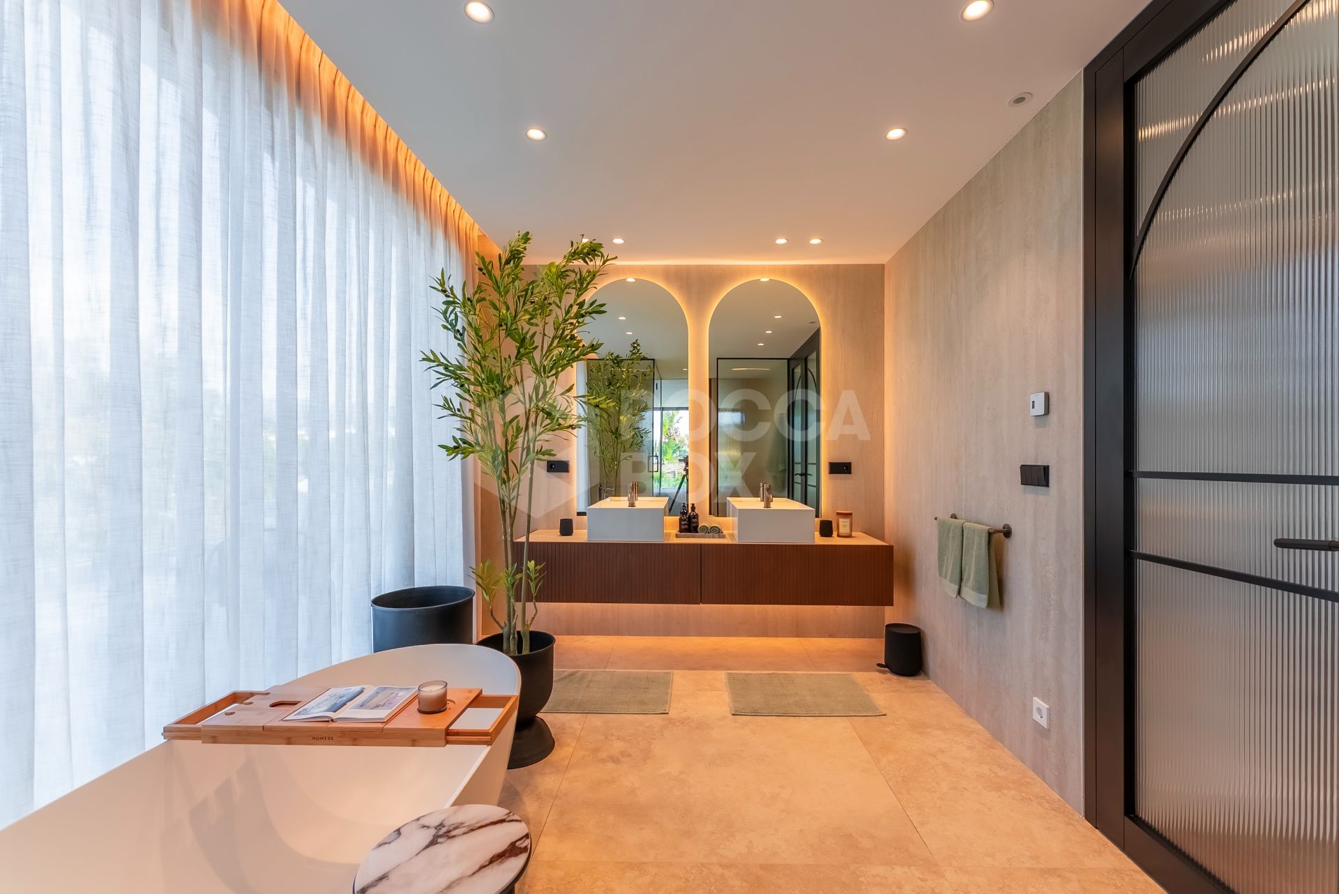 6-Bedroom Contemporary Villa with Pool, Gardens & Luxury Finishes in El Rosario