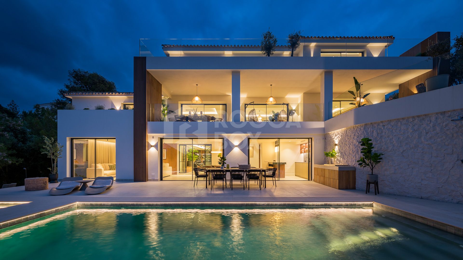 6-Bedroom Contemporary Villa with Pool, Gardens & Luxury Finishes in El Rosario