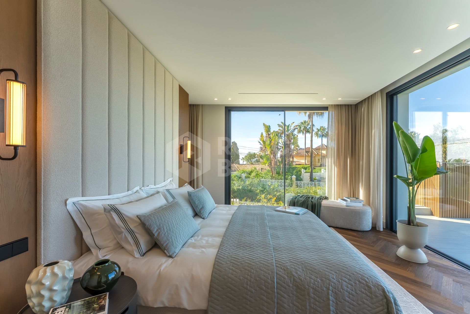 6-Bedroom Contemporary Villa with Pool, Gardens & Luxury Finishes in El Rosario