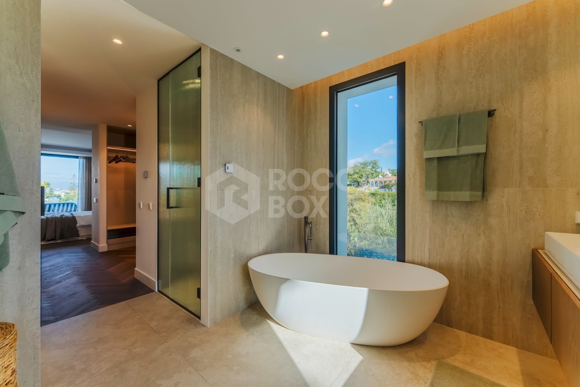 6-Bedroom Contemporary Villa with Pool, Gardens & Luxury Finishes in El Rosario