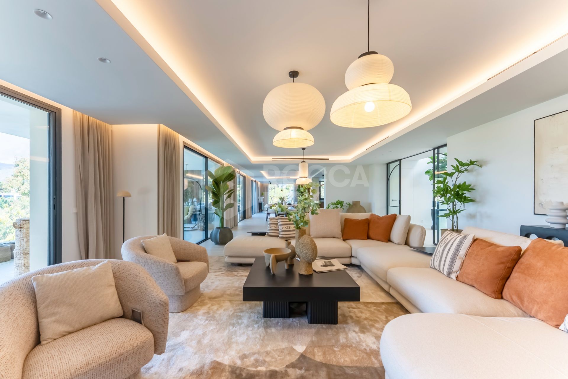 6-Bedroom Contemporary Villa with Pool, Gardens & Luxury Finishes in El Rosario