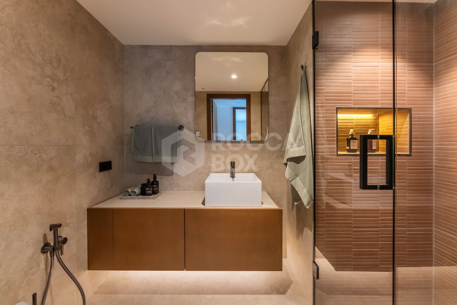 6-Bedroom Contemporary Villa with Pool, Gardens & Luxury Finishes in El Rosario