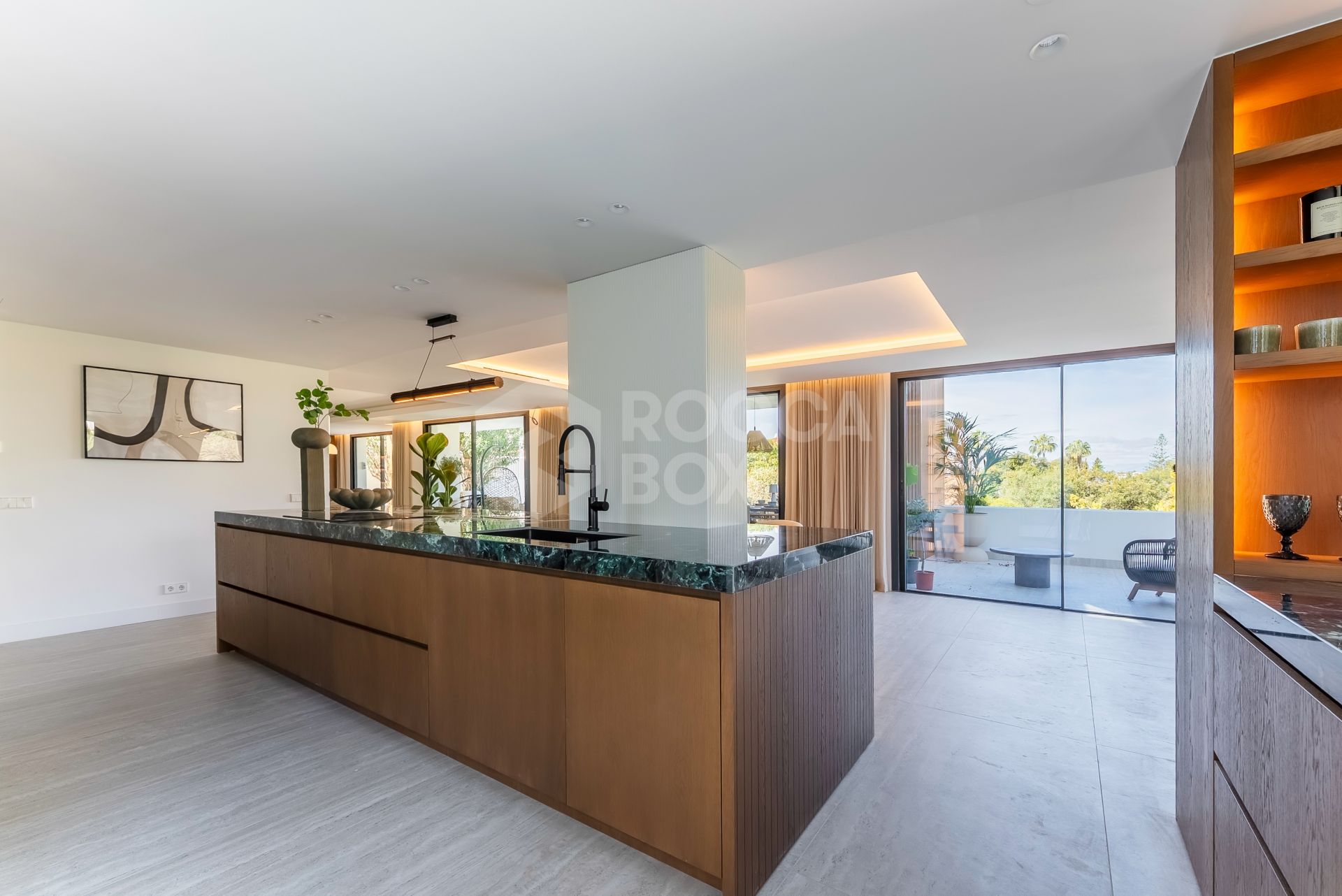 6-Bedroom Contemporary Villa with Pool, Gardens & Luxury Finishes in El Rosario