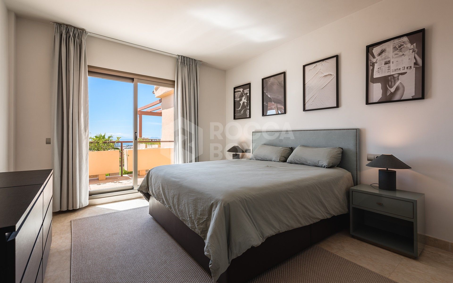 Buy-to-Let Opportunity! One-Level Penthouse with Panoramic Views and Fixed Rental Income