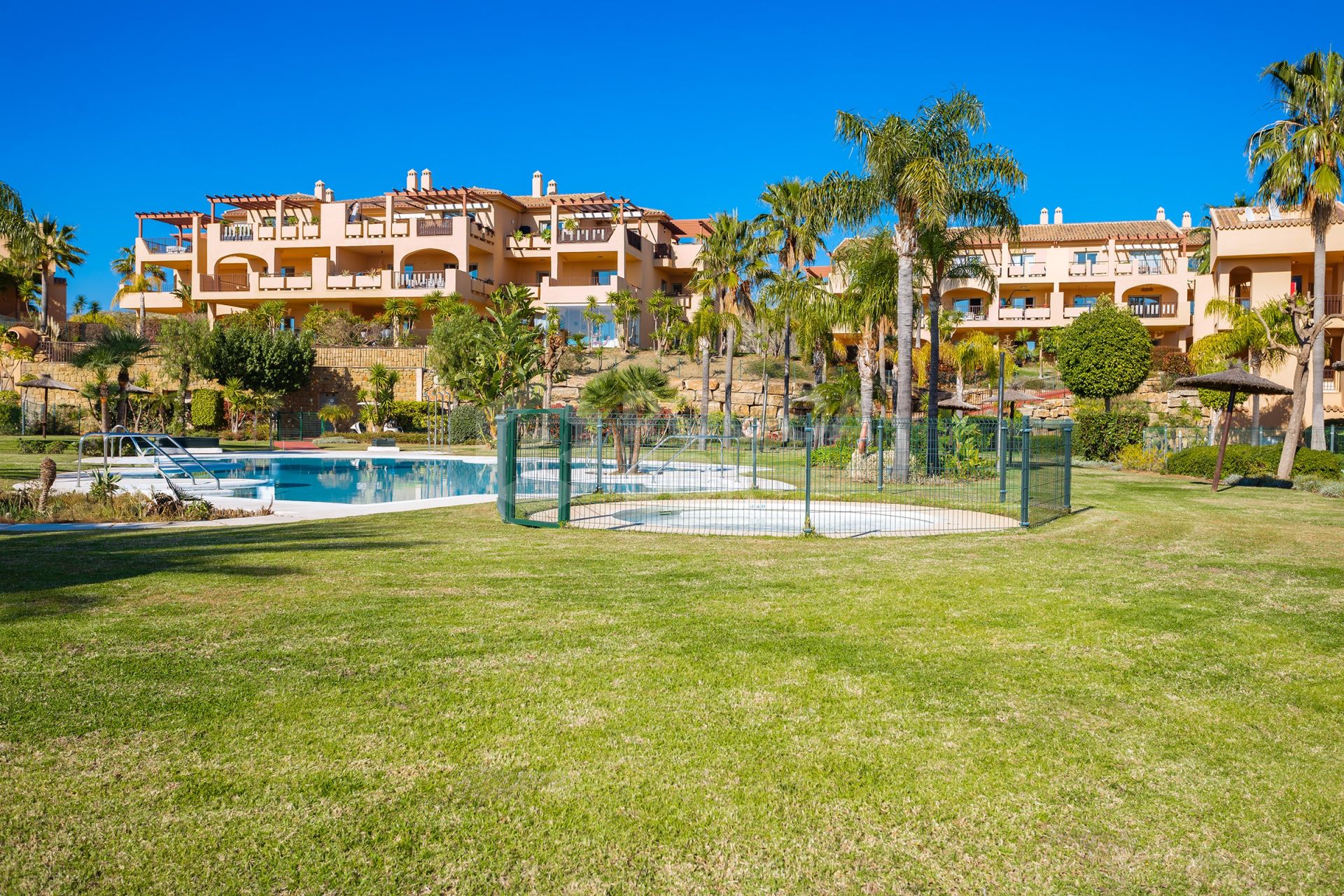 Buy-to-Let Opportunity! One-Level Penthouse with Panoramic Views and Fixed Rental Income