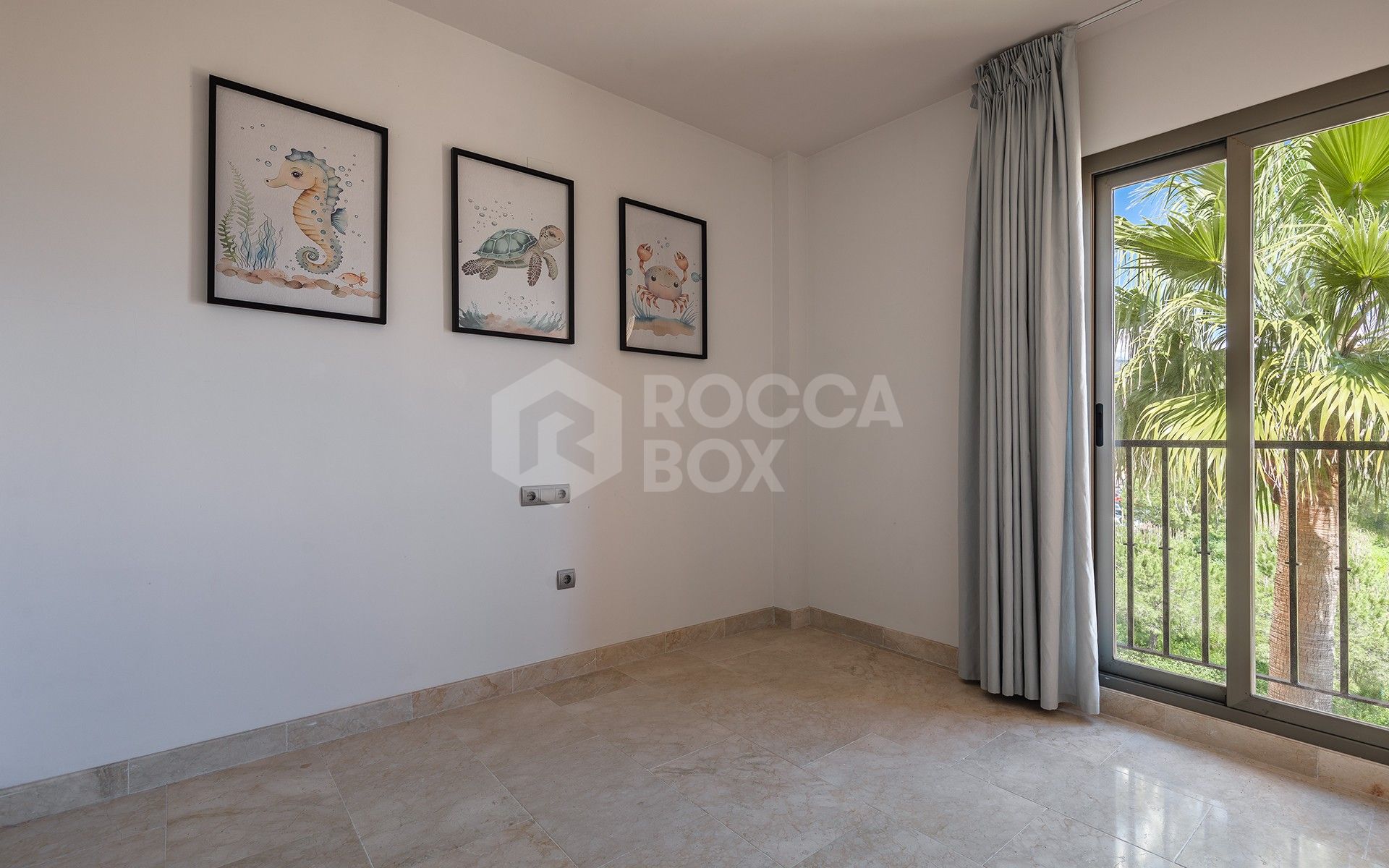 Buy-to-Let Opportunity! One-Level Penthouse with Panoramic Views and Fixed Rental Income