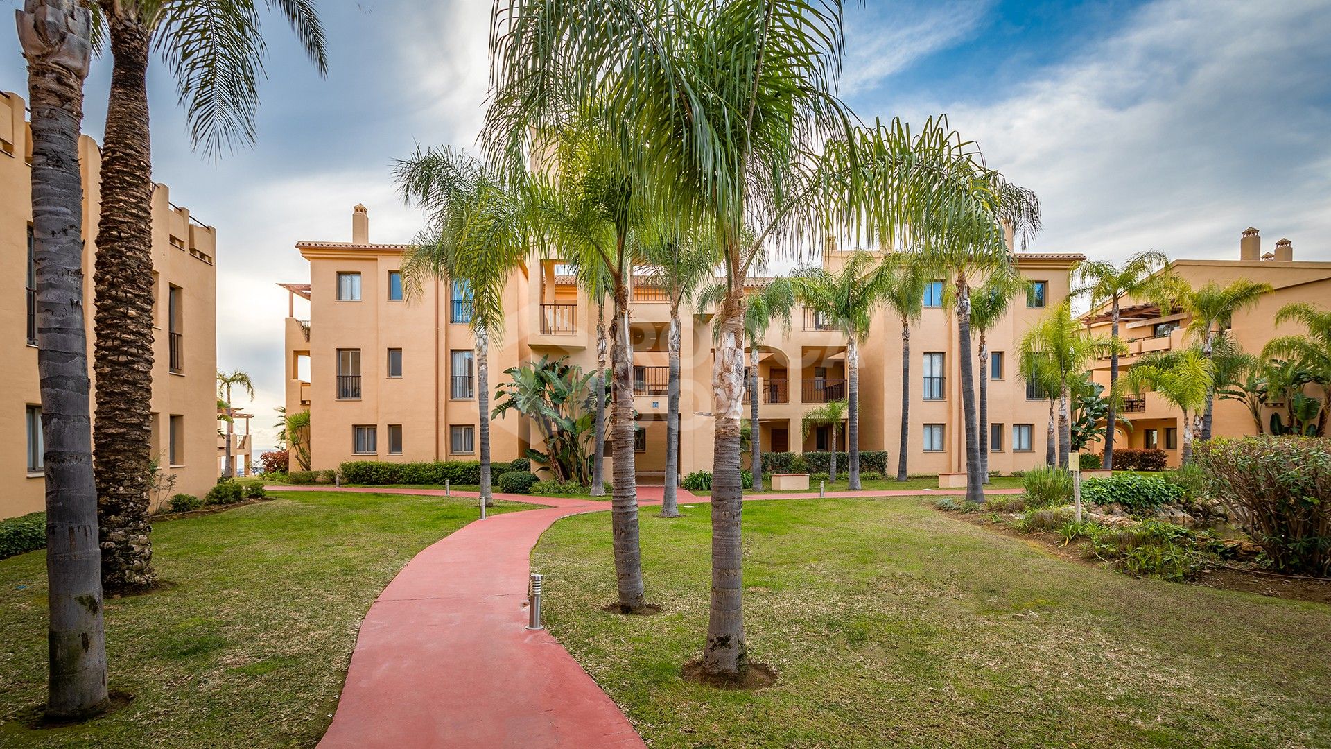 Buy-to-Let Opportunity! One-Level Penthouse with Panoramic Views and Fixed Rental Income