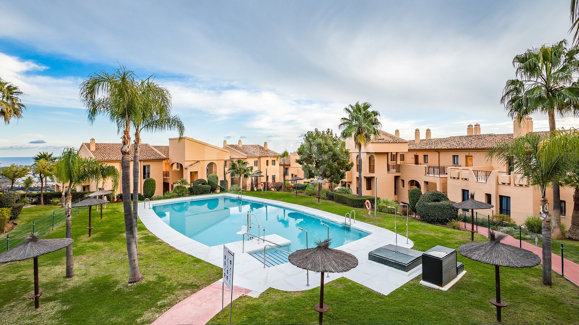 Buy-to-Let Opportunity! One-Level Penthouse with Panoramic Views and Fixed Rental Income