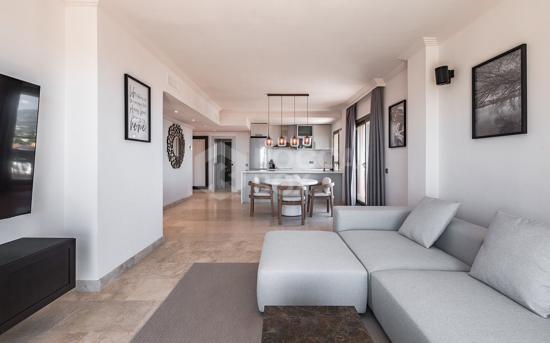 Buy-to-Let Opportunity! One-Level Penthouse with Panoramic Views and Fixed Rental Income
