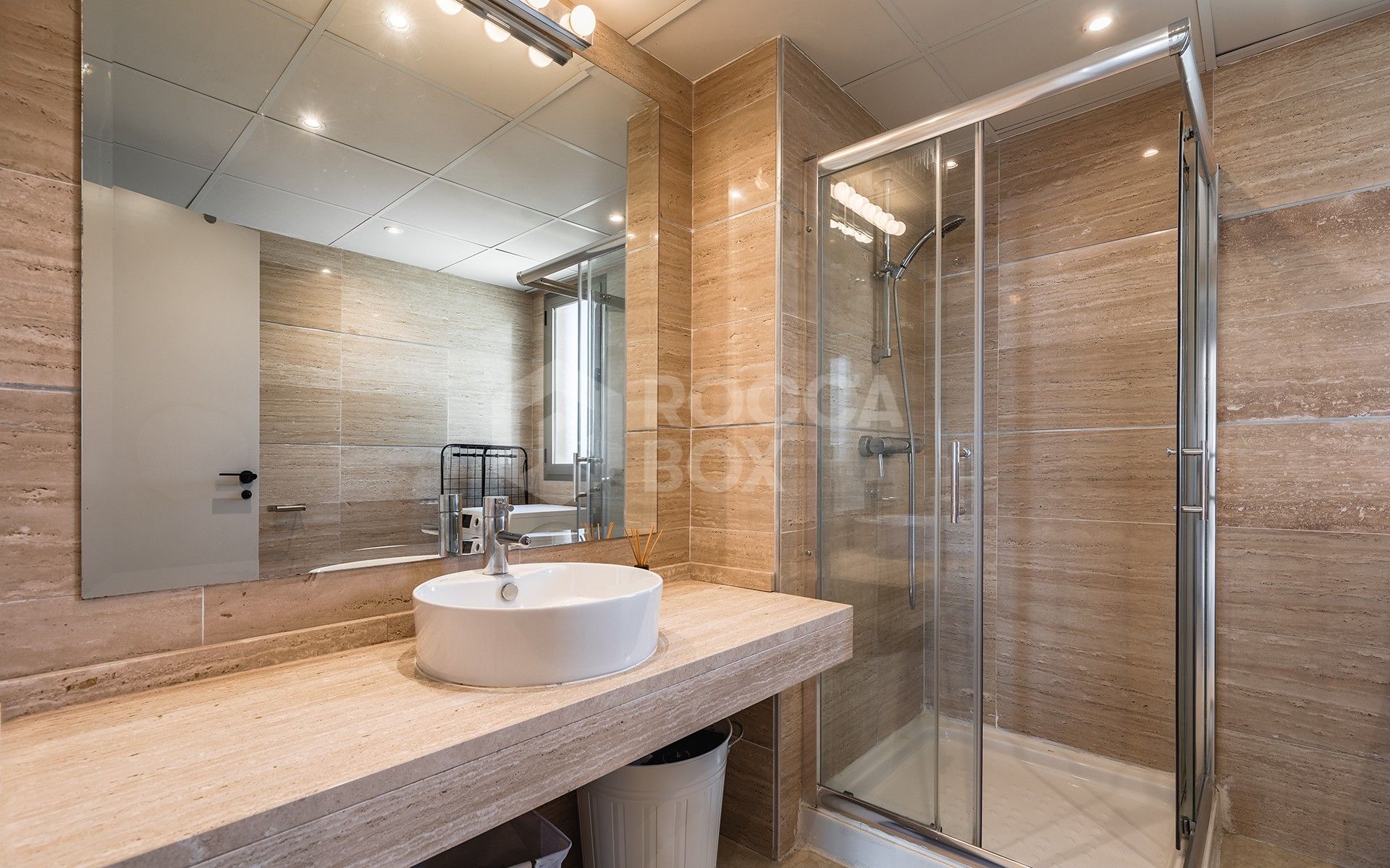 Buy-to-Let Opportunity! One-Level Penthouse with Panoramic Views and Fixed Rental Income