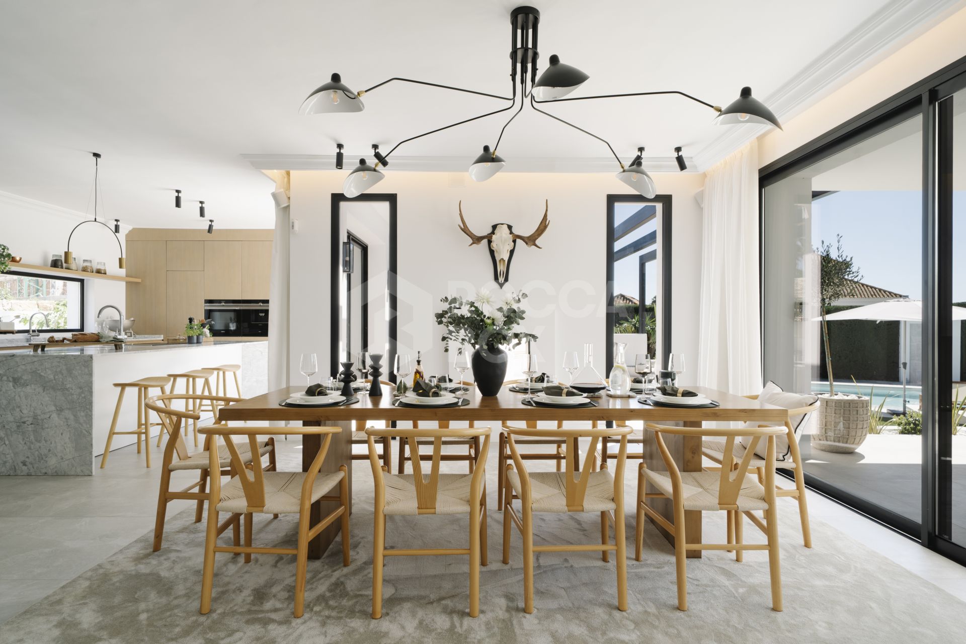 Stunning 5-Bedroom Villa in the Heart of Nueva Andalucía with Golf Views
