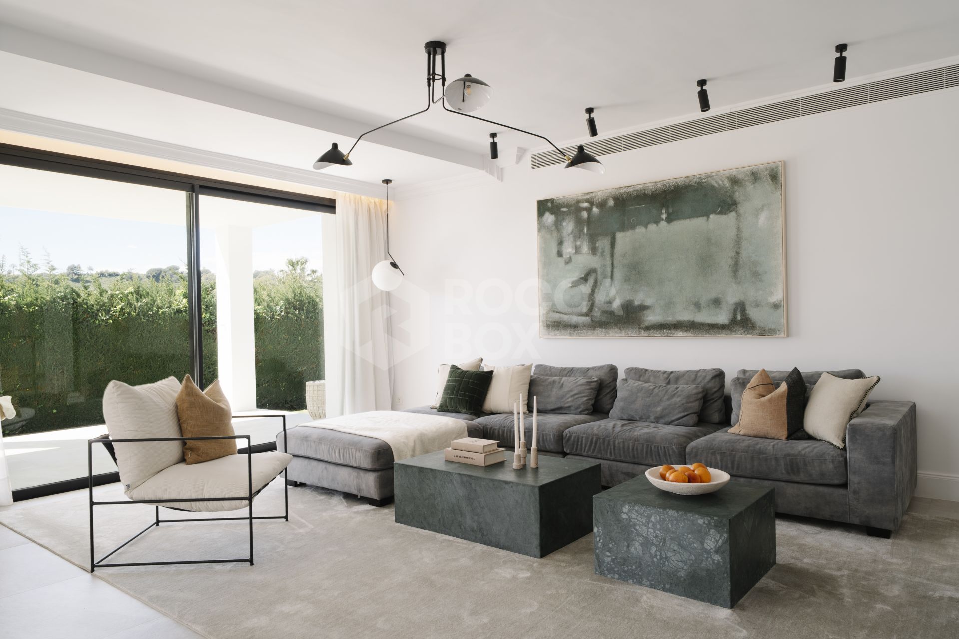 Stunning 5-Bedroom Villa in the Heart of Nueva Andalucía with Golf Views