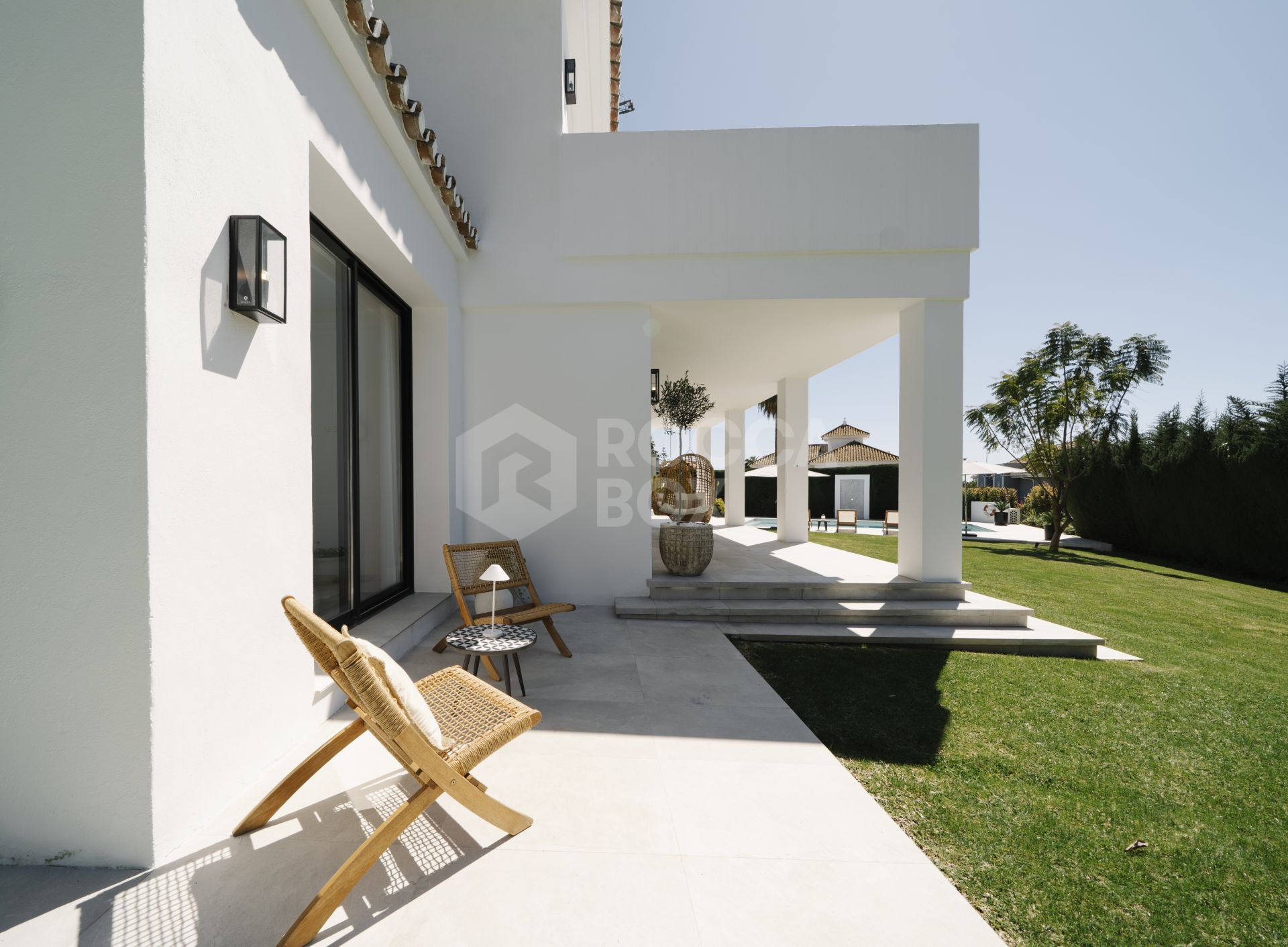 Stunning 5-Bedroom Villa in the Heart of Nueva Andalucía with Golf Views