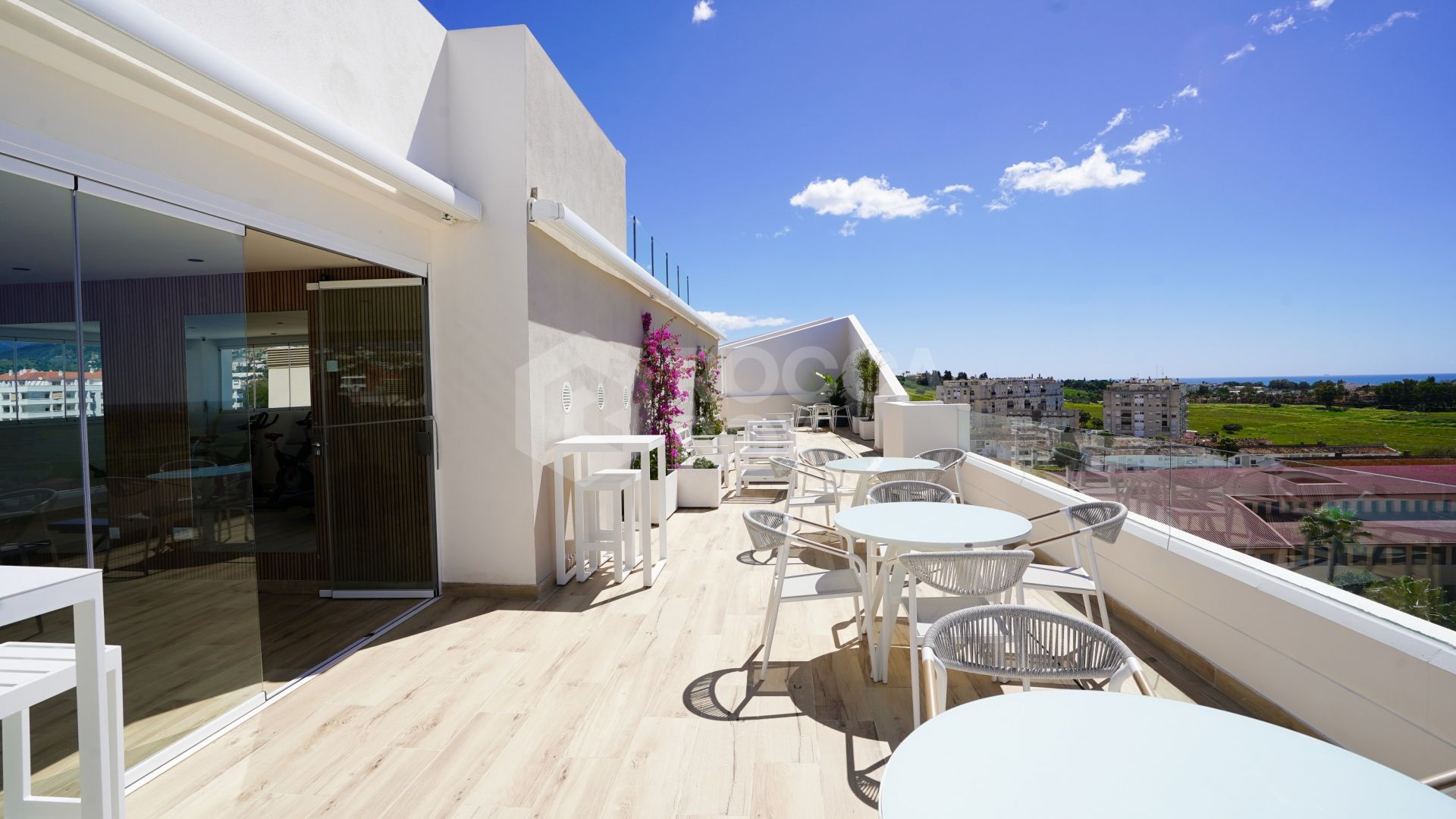 Modern 4-Bedroom Apartment with Mountain & Sea Views in Nueva Andalucía