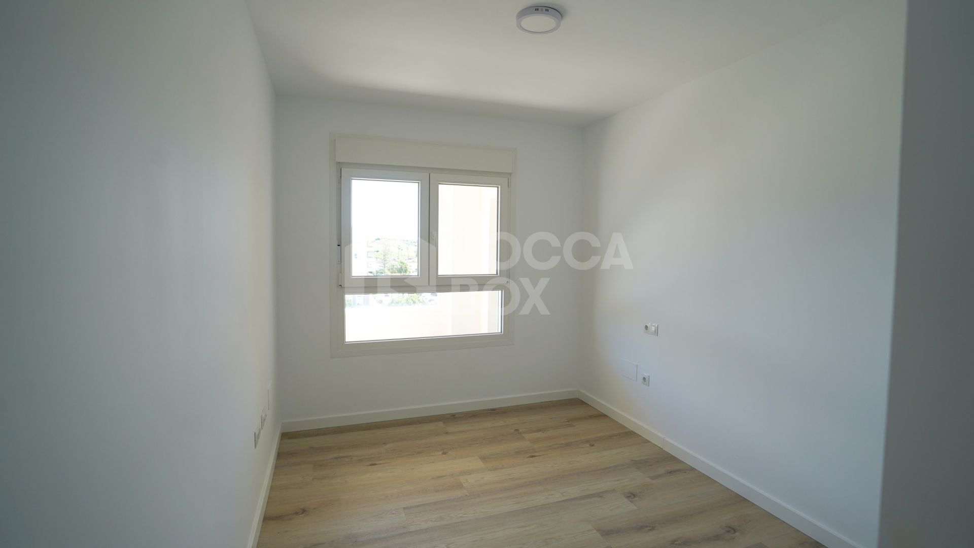 Modern 4-Bedroom Apartment with Mountain & Sea Views in Nueva Andalucía
