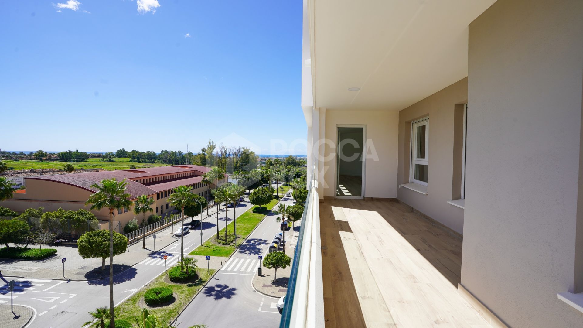 Modern 4-Bedroom Apartment with Mountain & Sea Views in Nueva Andalucía