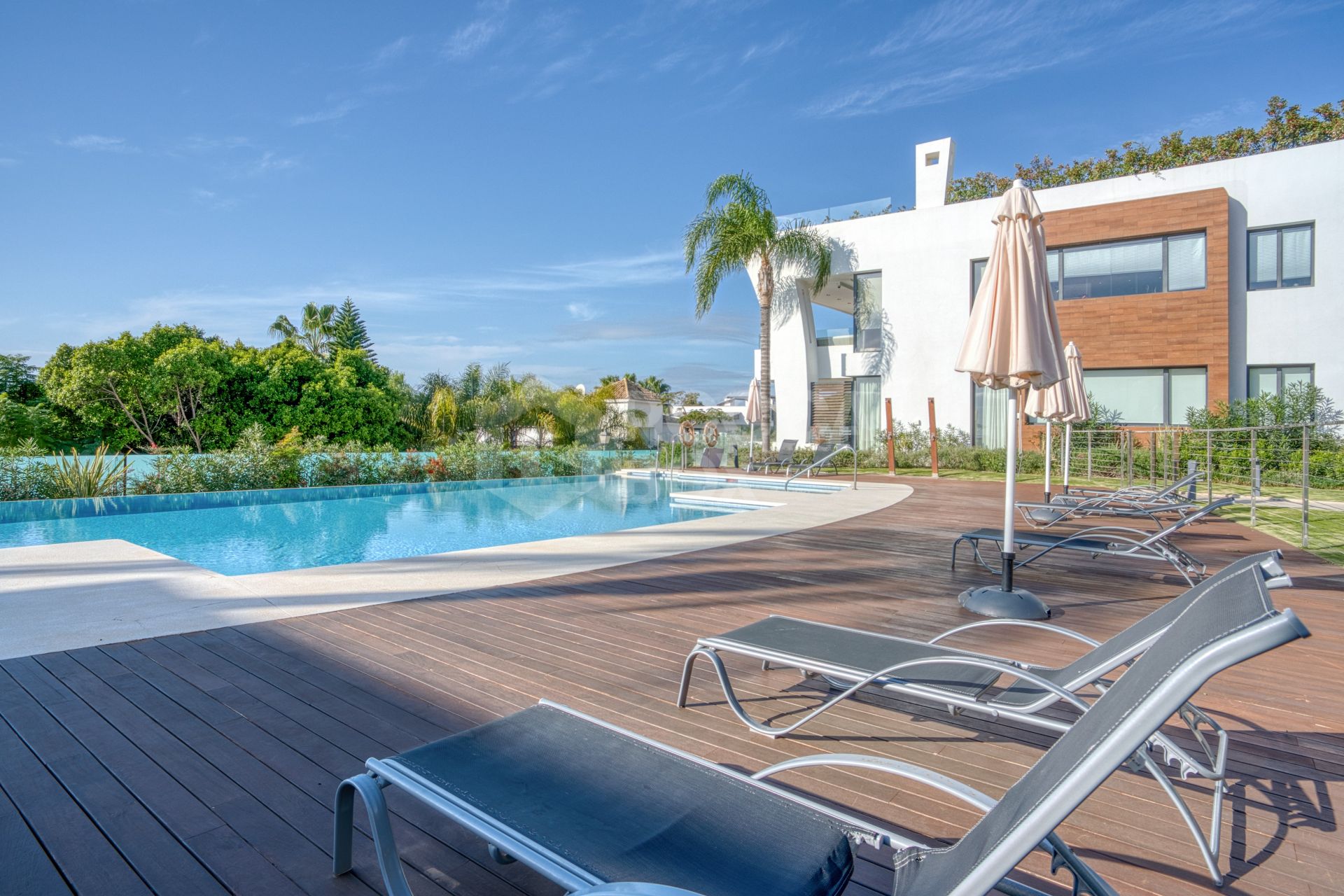 Elegant 4-Bedroom Designer Duplex with Sea Views in La Reserva de Sierra Blanca