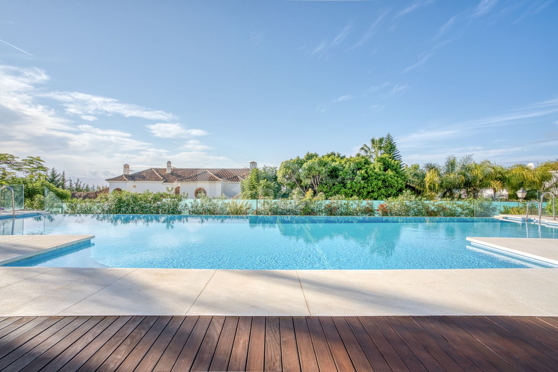 Elegant 4-Bedroom Designer Duplex with Sea Views in La Reserva de Sierra Blanca