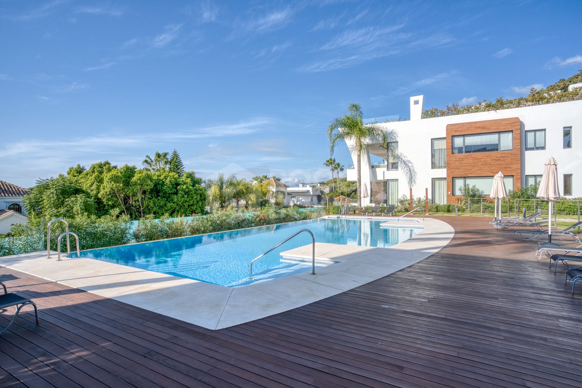 Elegant 4-Bedroom Designer Duplex with Sea Views in La Reserva de Sierra Blanca