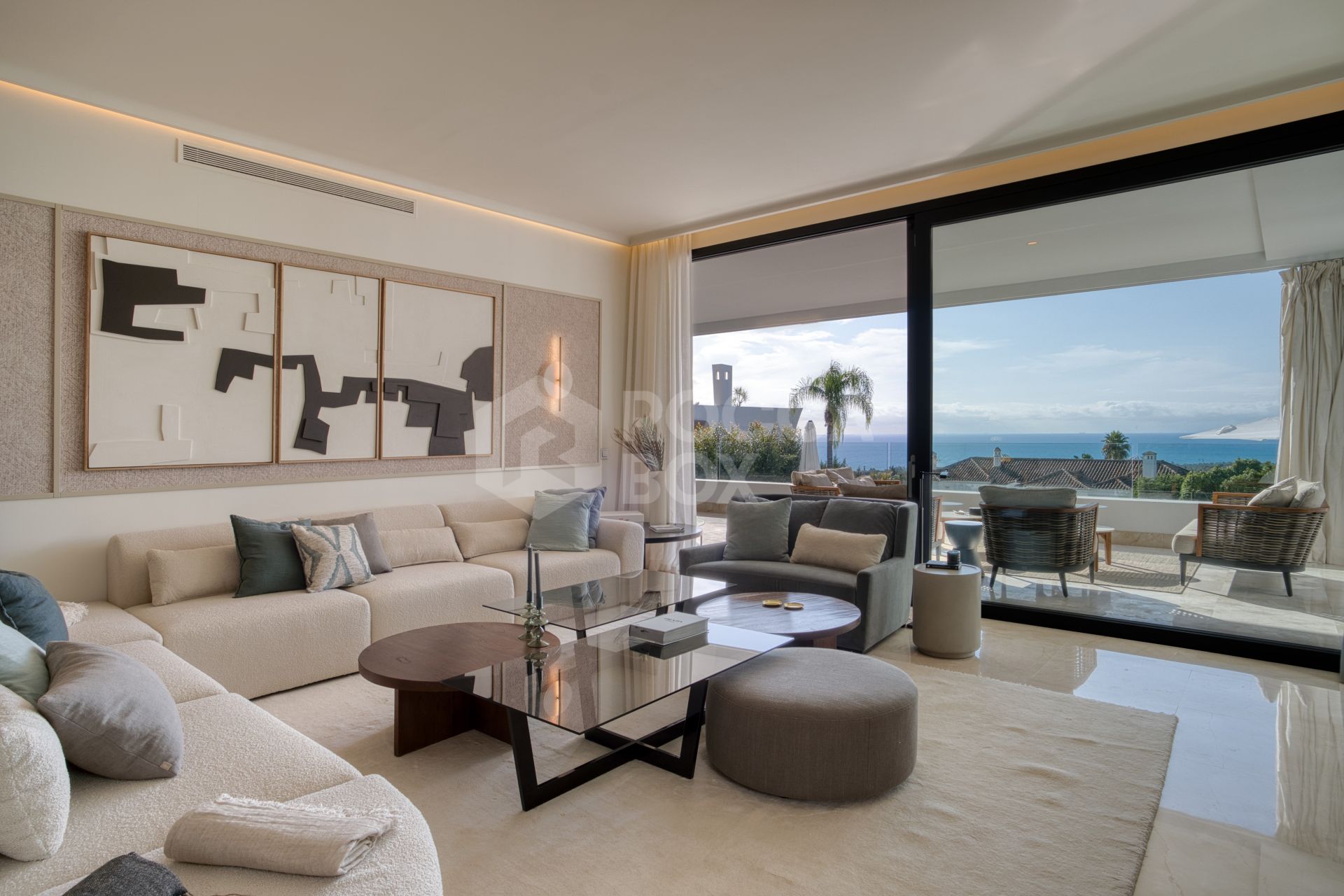 Elegant 4-Bedroom Designer Duplex with Sea Views in La Reserva de Sierra Blanca