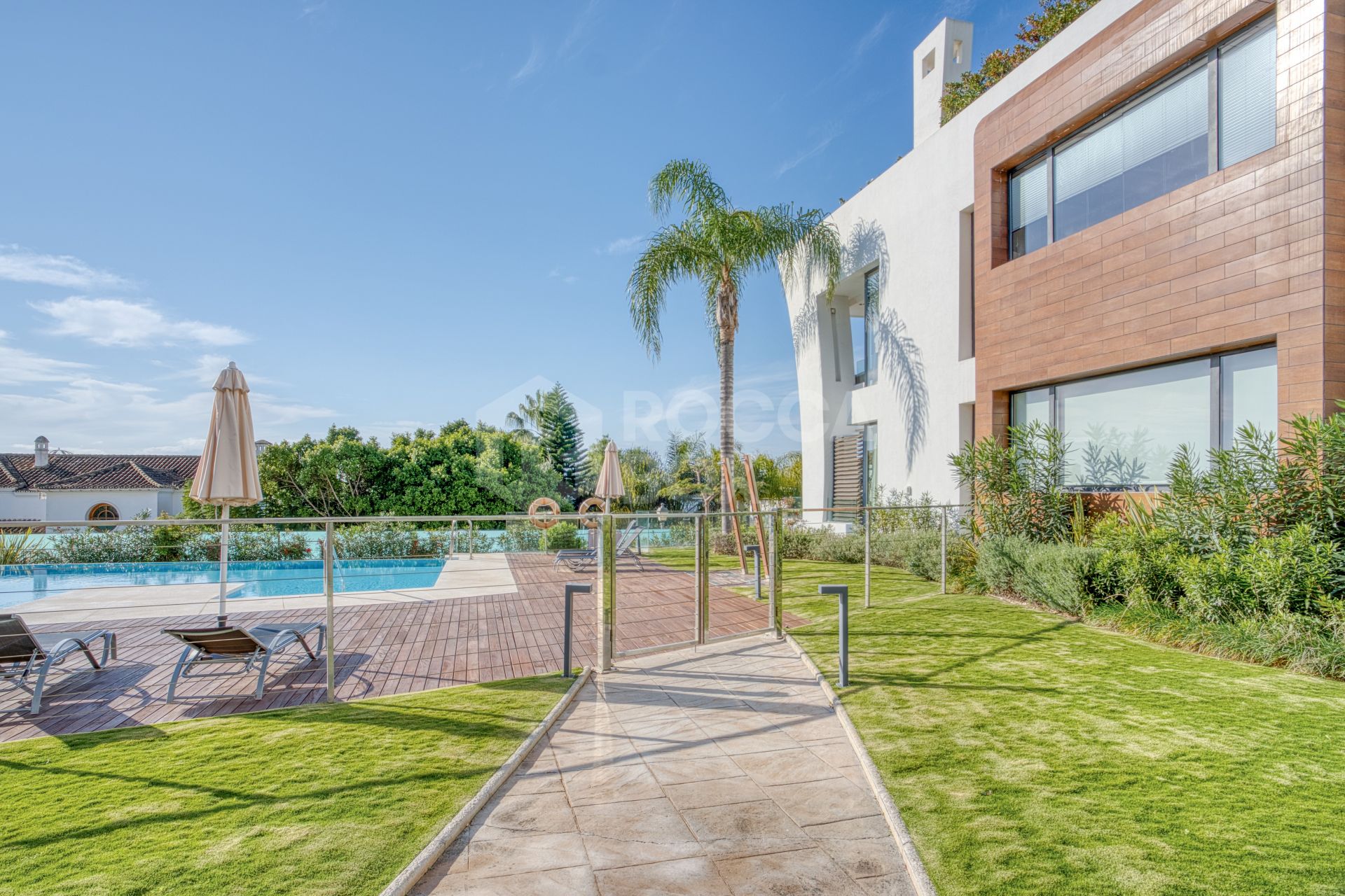 Elegant 4-Bedroom Designer Duplex with Sea Views in La Reserva de Sierra Blanca