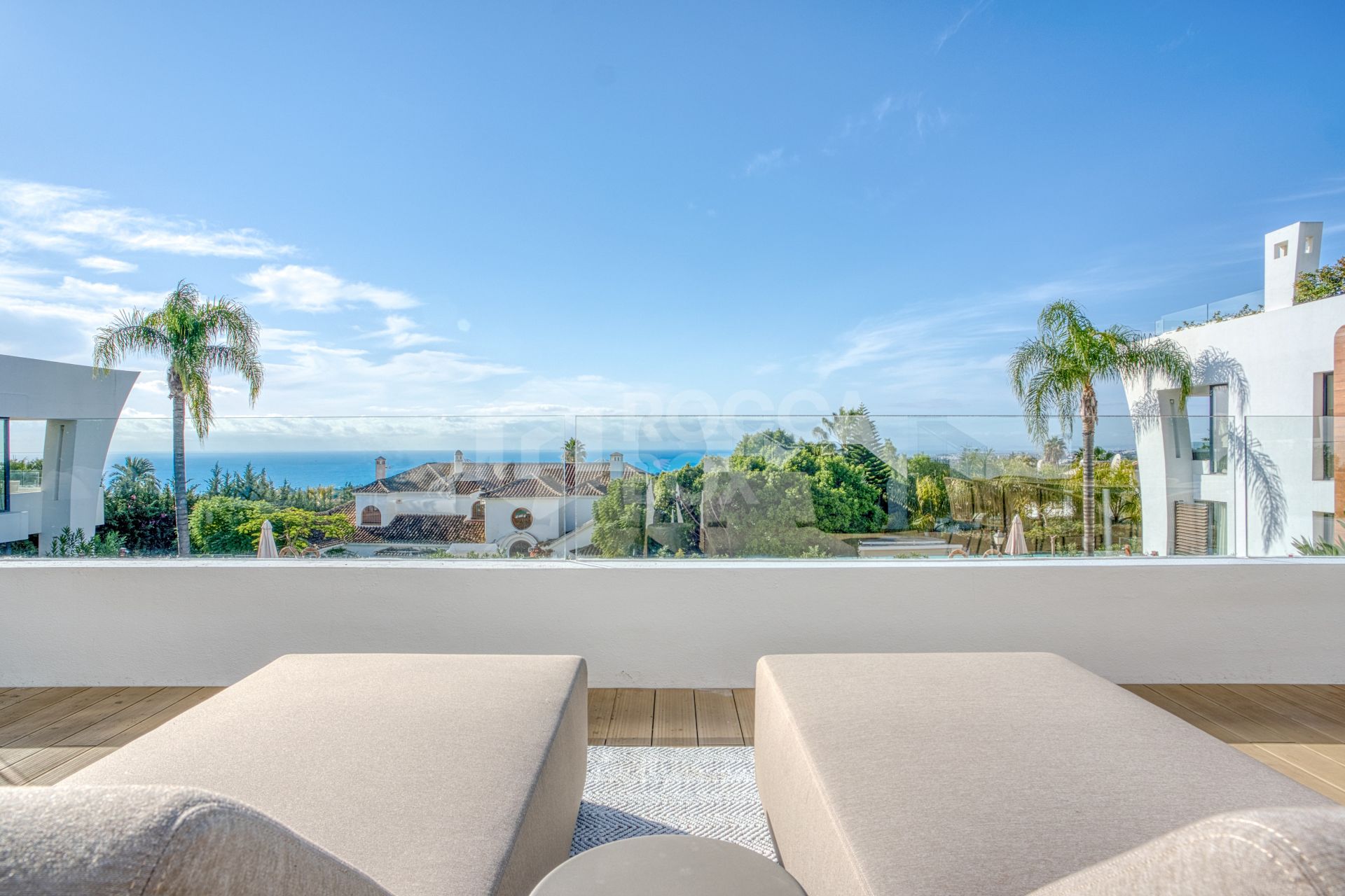 Elegant 4-Bedroom Designer Duplex with Sea Views in La Reserva de Sierra Blanca