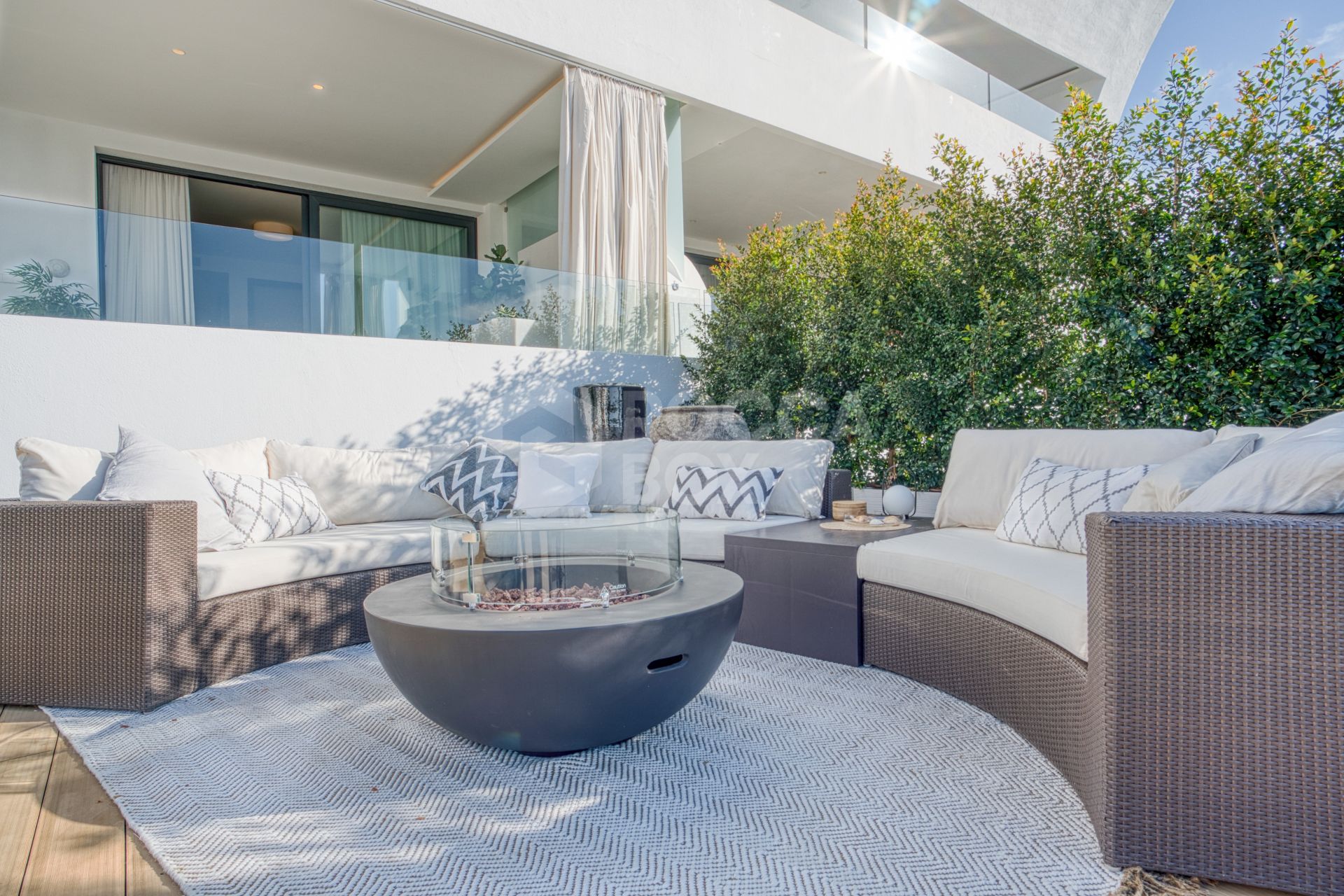 Elegant 4-Bedroom Designer Duplex with Sea Views in La Reserva de Sierra Blanca