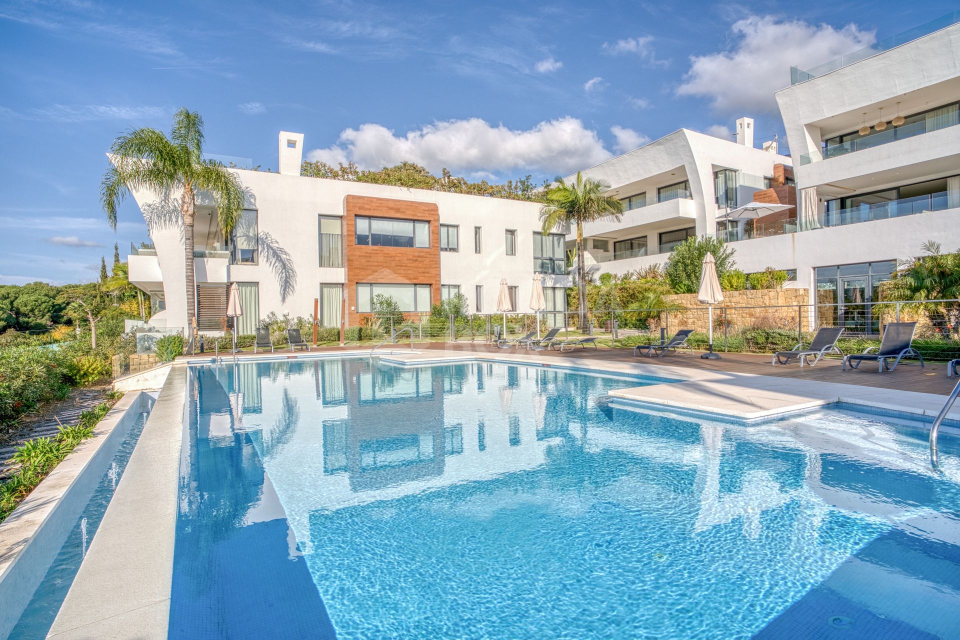 Elegant 4-Bedroom Designer Duplex with Sea Views in La Reserva de Sierra Blanca